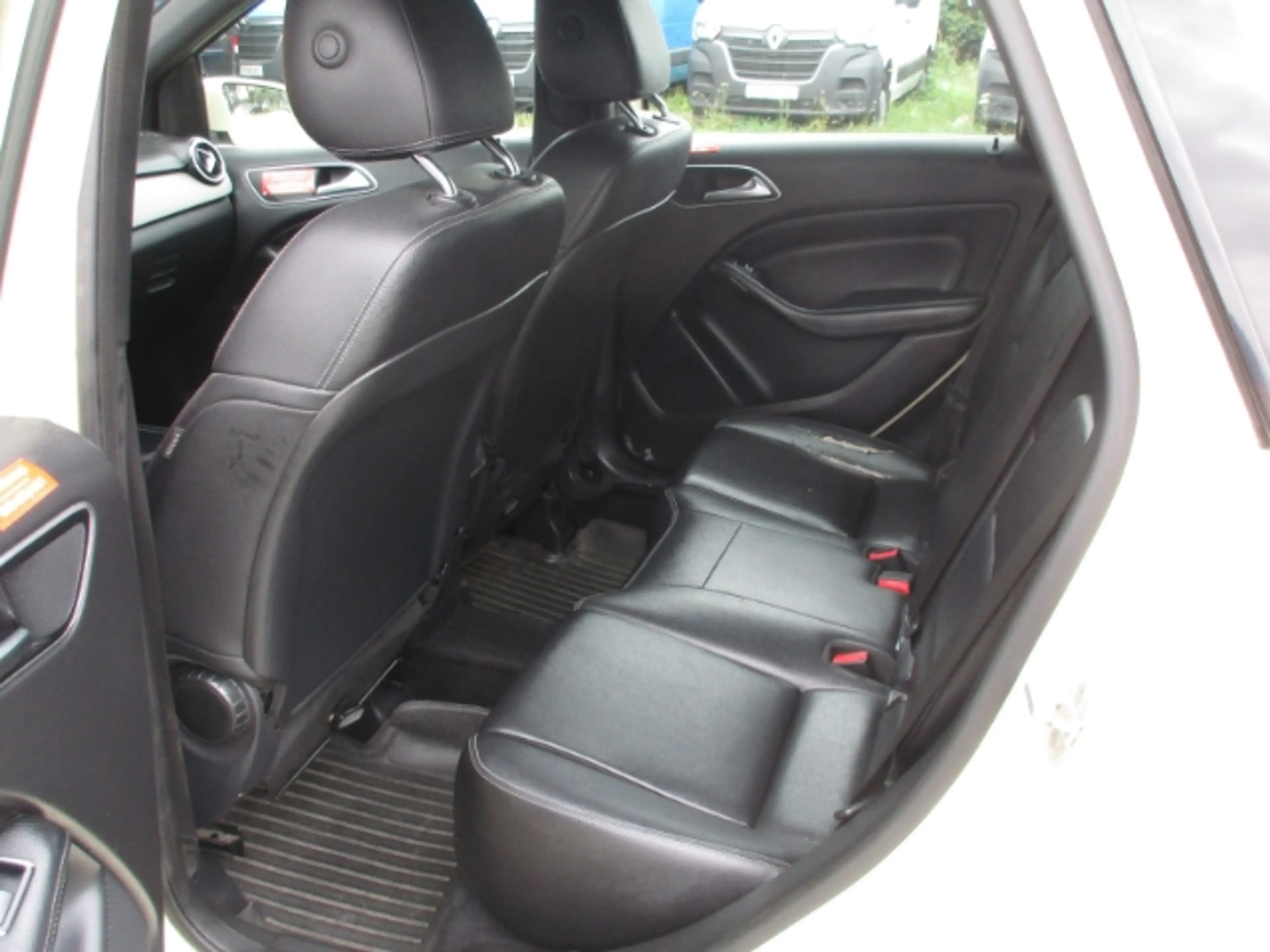 Mercedes-Benz B 180 d CDI 1 Hand Fahrerprofil Musikstreaming SHZ Parkl — photo 9