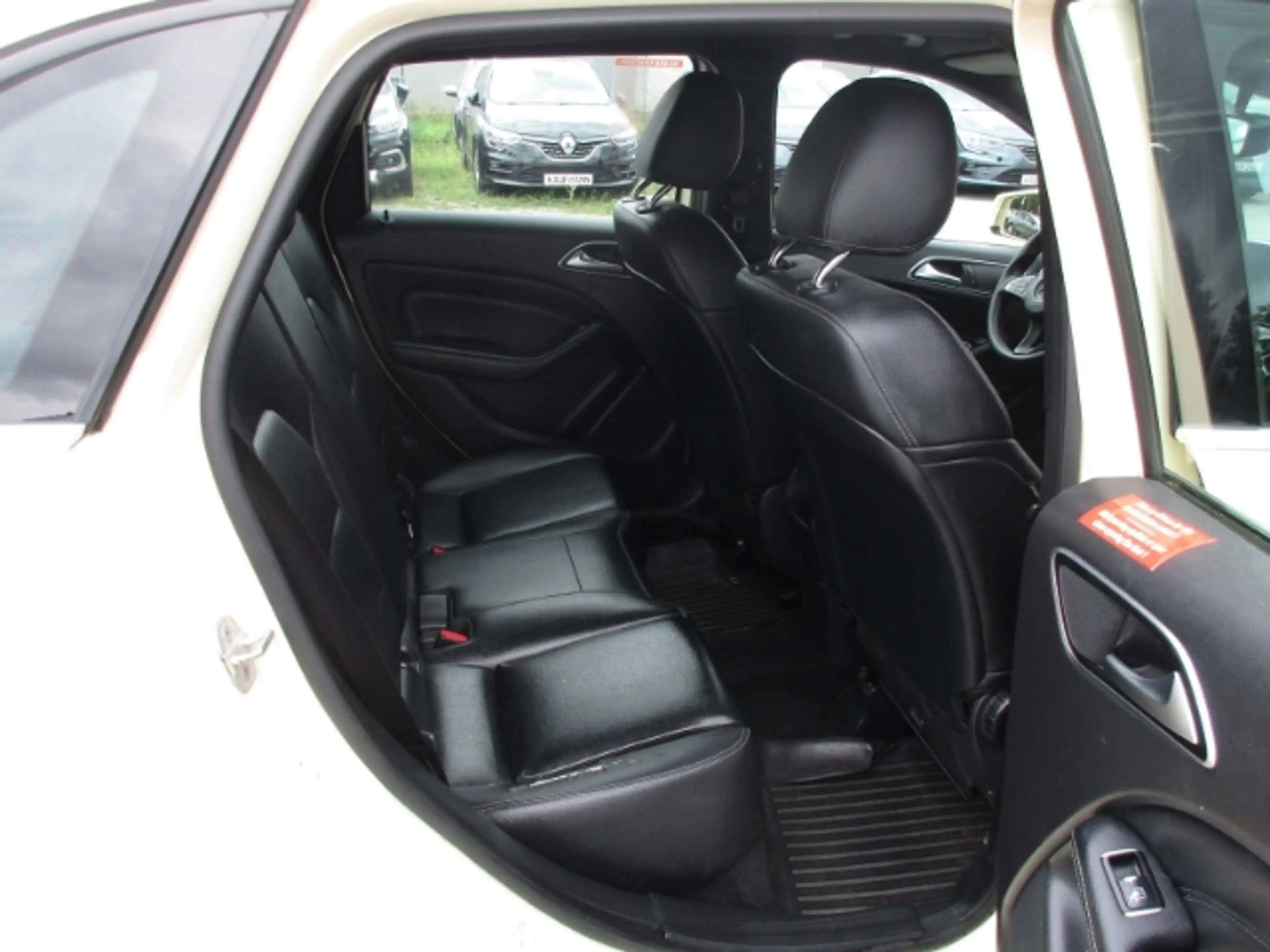 Mercedes-Benz B 180 d CDI 1 Hand Fahrerprofil Musikstreaming SHZ Parkl — photo 4