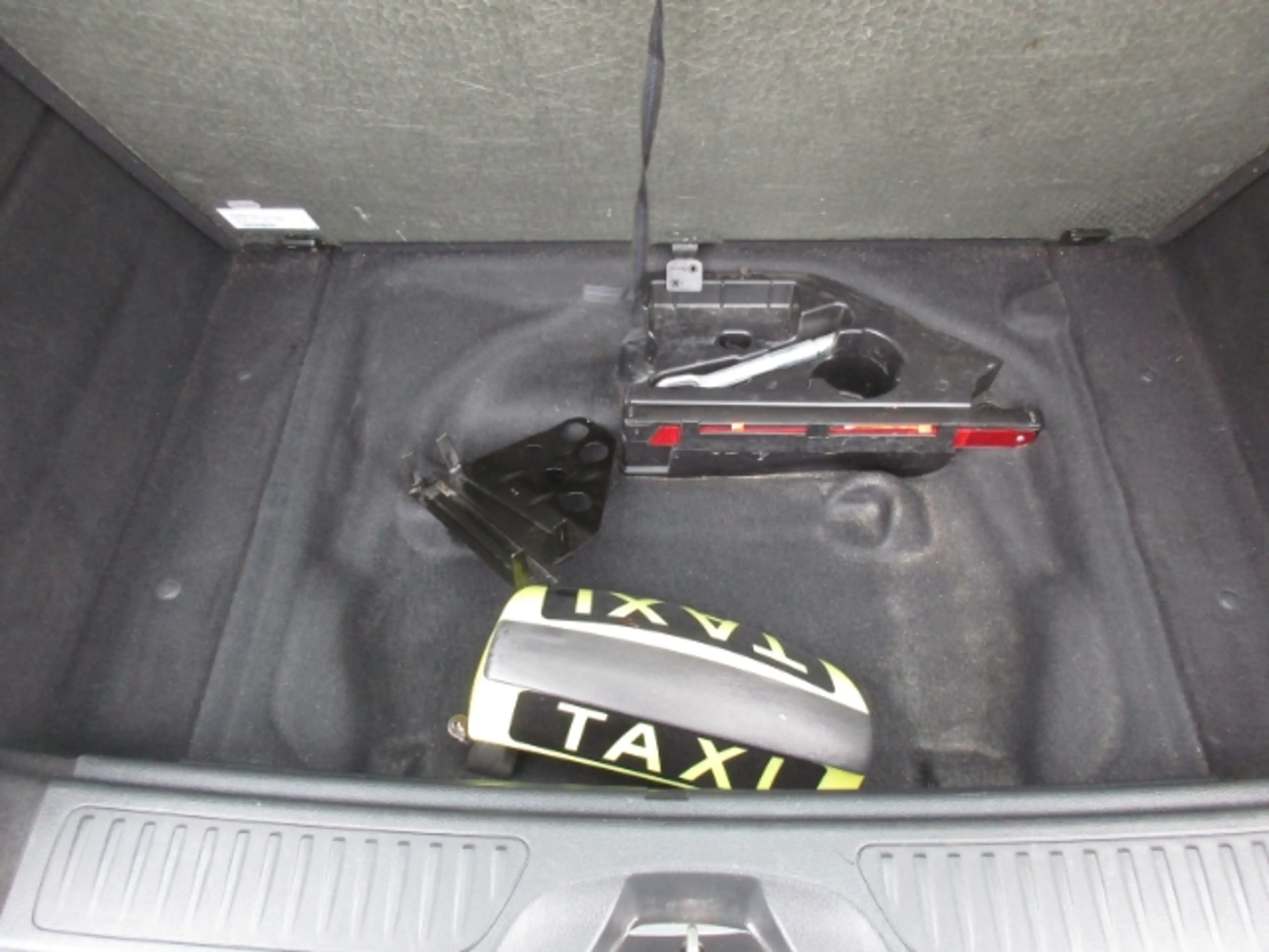 Mercedes-Benz B 180 d CDI 1 Hand Fahrerprofil Musikstreaming SHZ Parkl — photo 8