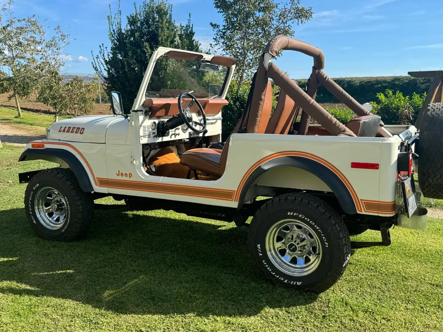 Jeep CJ-7 Beige - 2