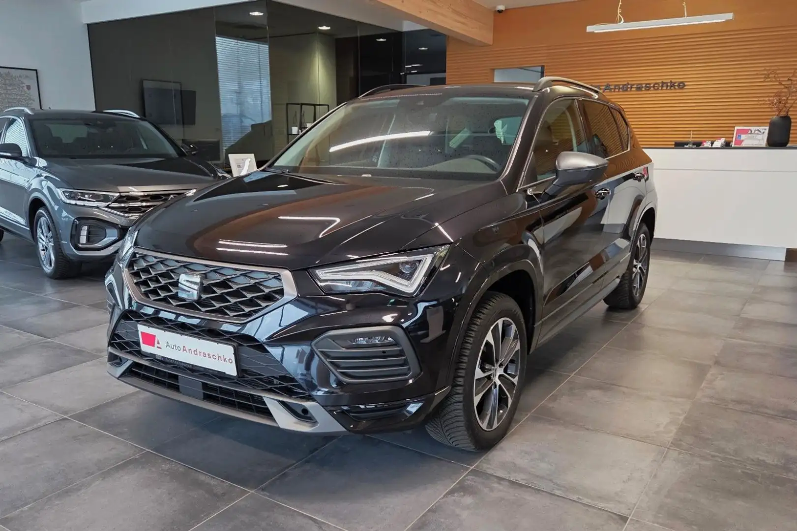 SEAT Ateca 1.5 TSI FR  6-Gang Navi Kessy SHZ LED Schwarz - 1