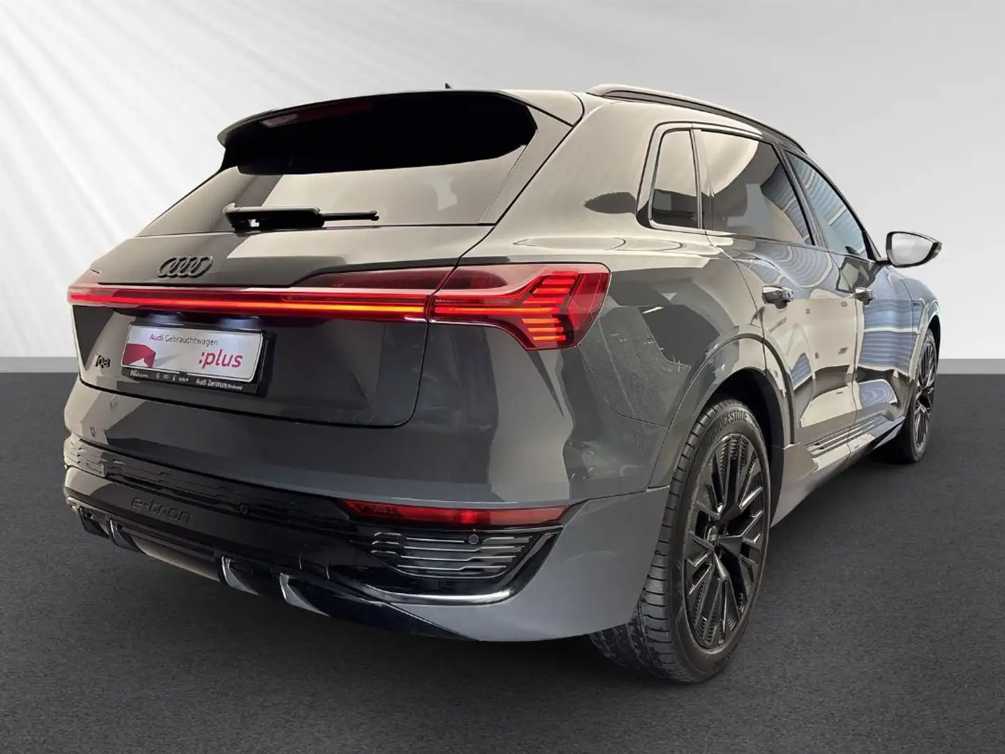 Audi Q8 e-tron S line 55 e-tron quattro 300 kW Szürke - 2
