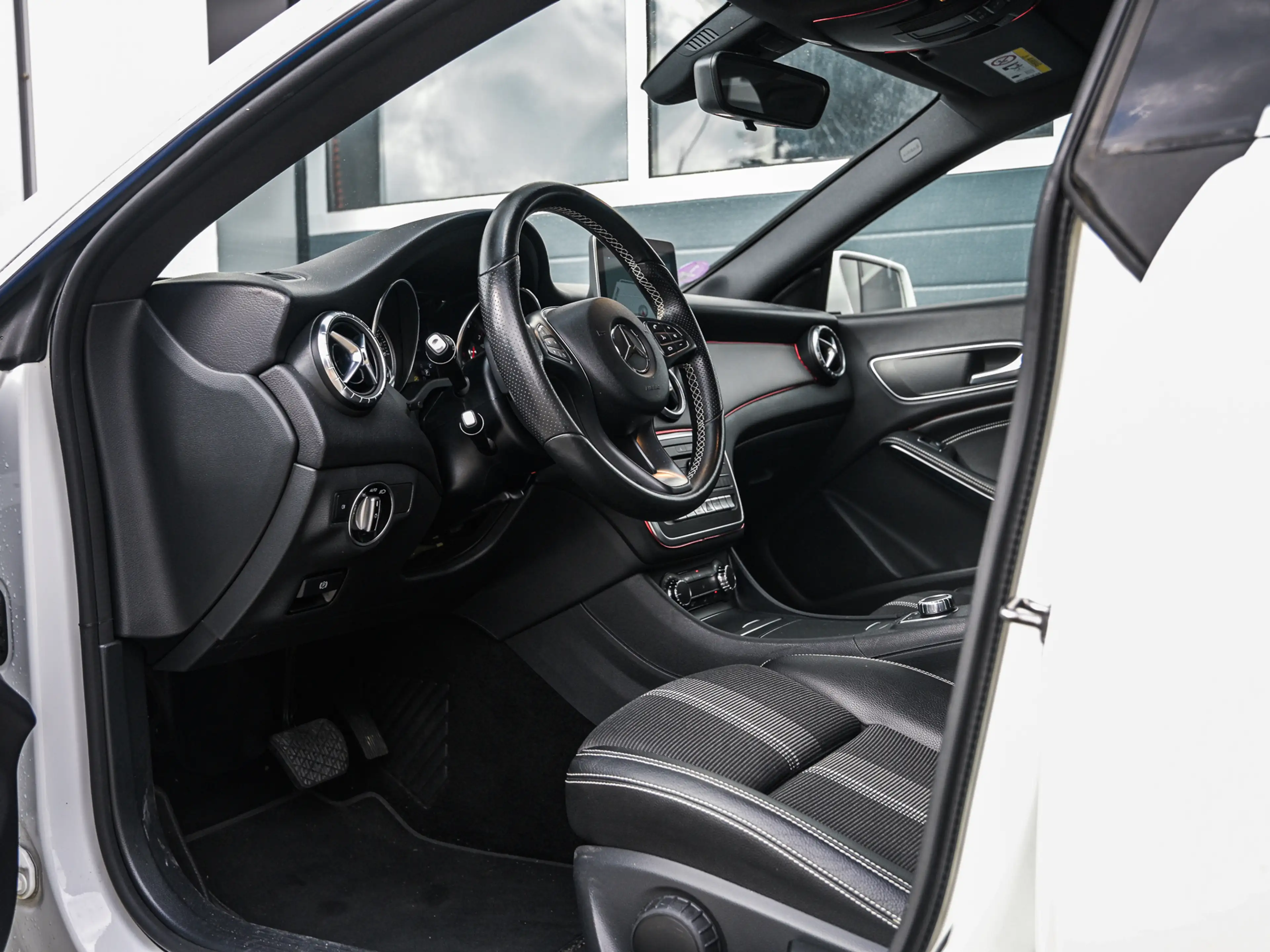 Mercedes-Benz CLA 180 Business Solution | Full LED | Camera | Navi | PDC — photo 22
