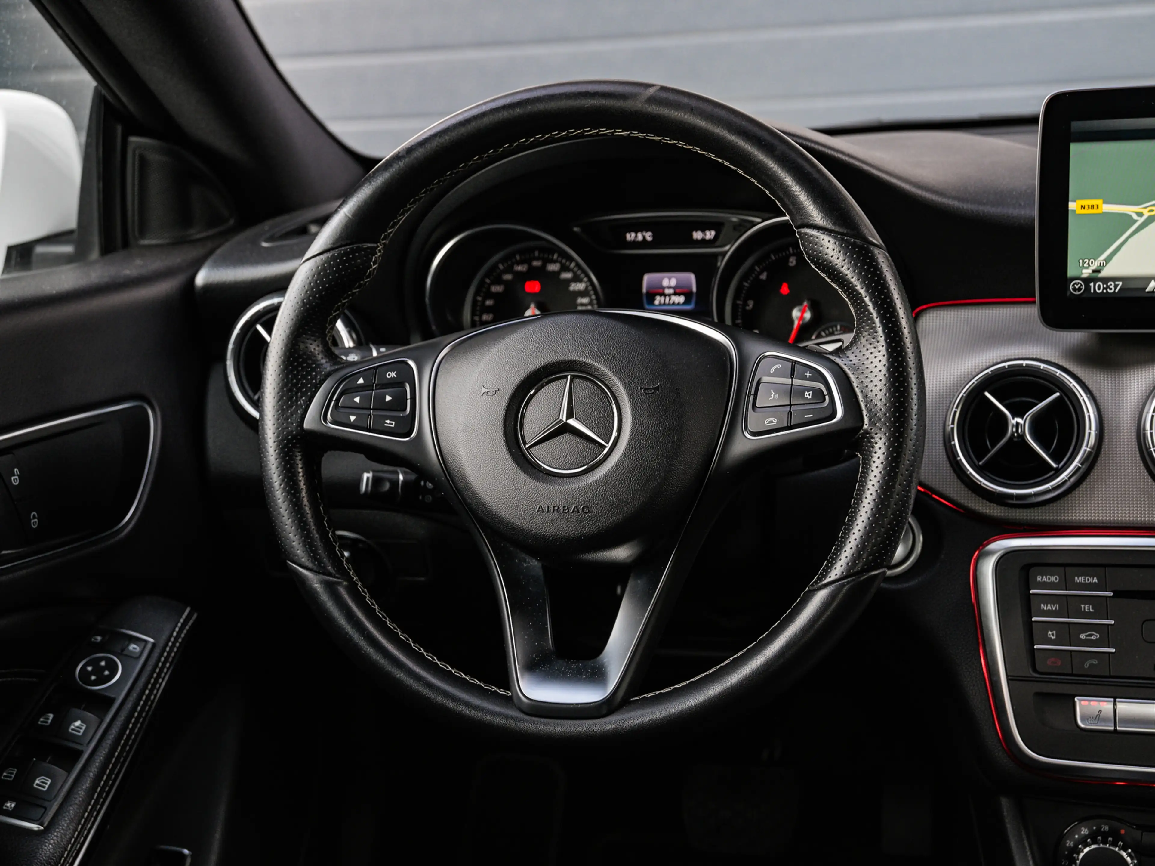 Mercedes-Benz CLA 180 Business Solution | Full LED | Camera | Navi | PDC — photo 25