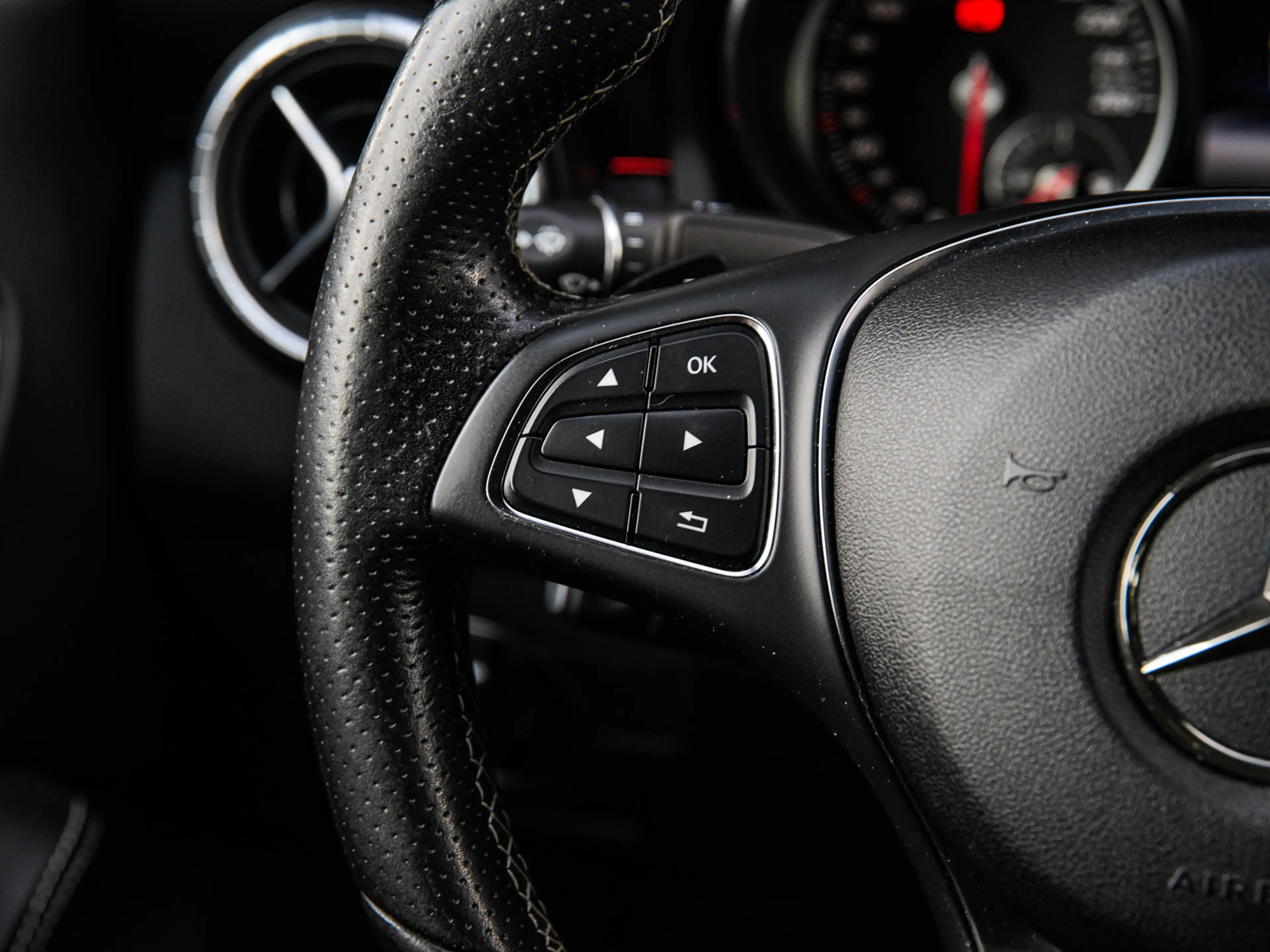Mercedes-Benz CLA 180 Business Solution | Full LED | Camera | Navi | PDC — photo 35