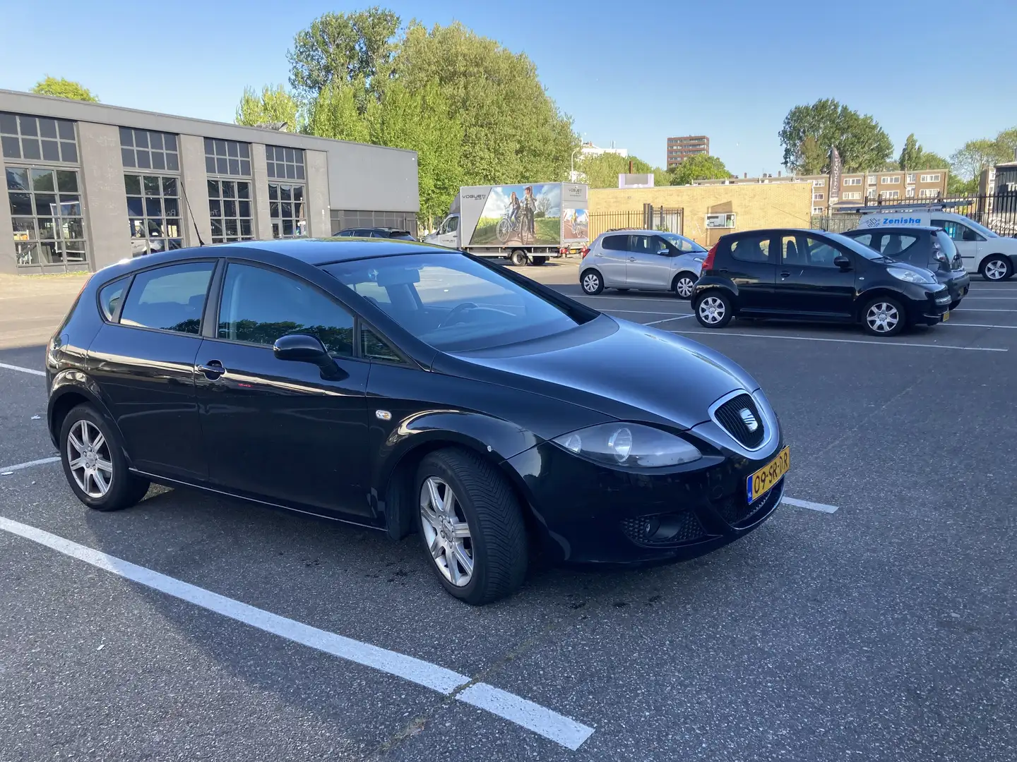 SEAT Leon 1.6 Businessline - Nieuwe APK Zwart - 1