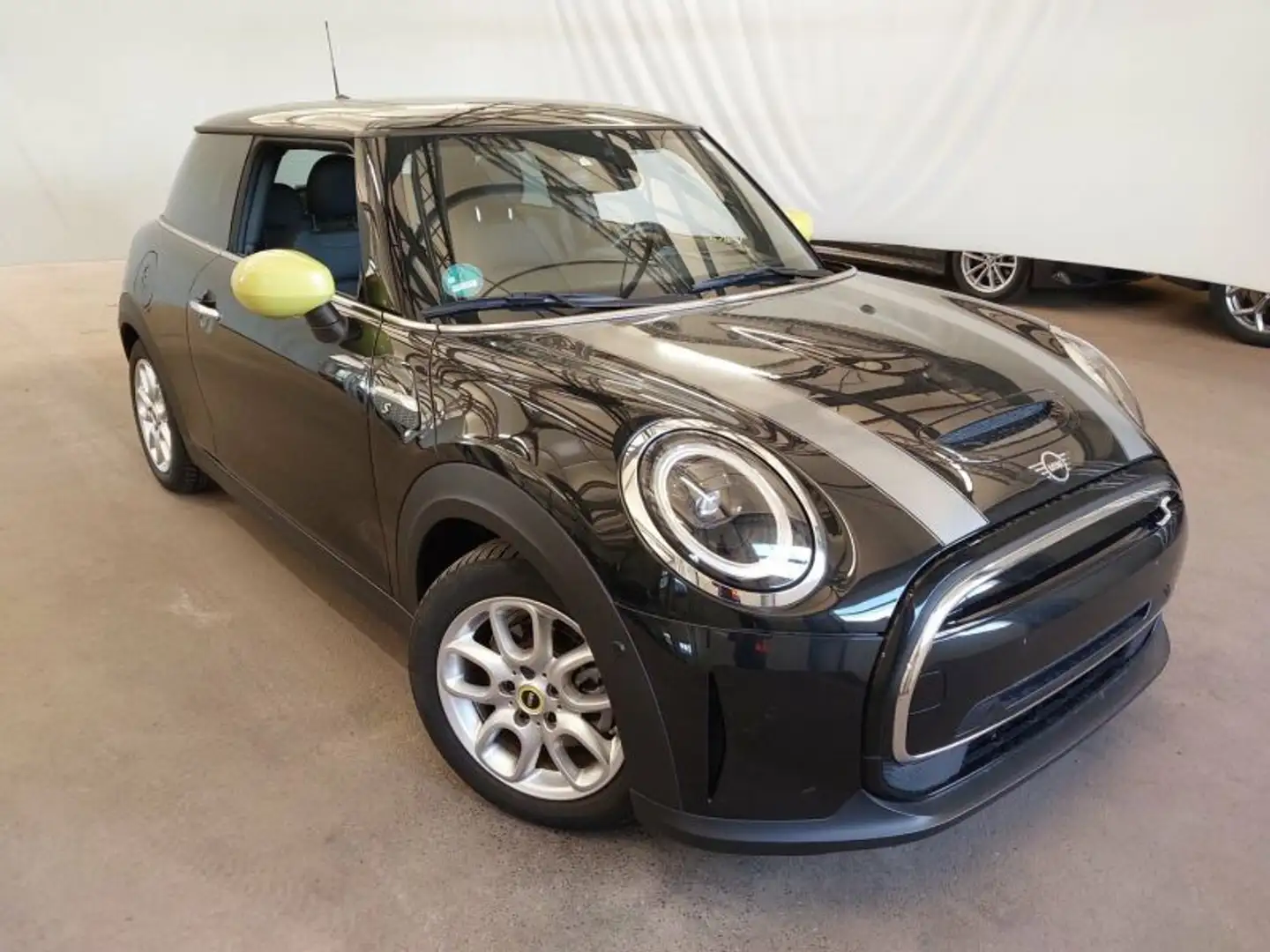 MINI Cooper SE 3T Electric Trim HuD Panora. Navi H&K Negro - 2