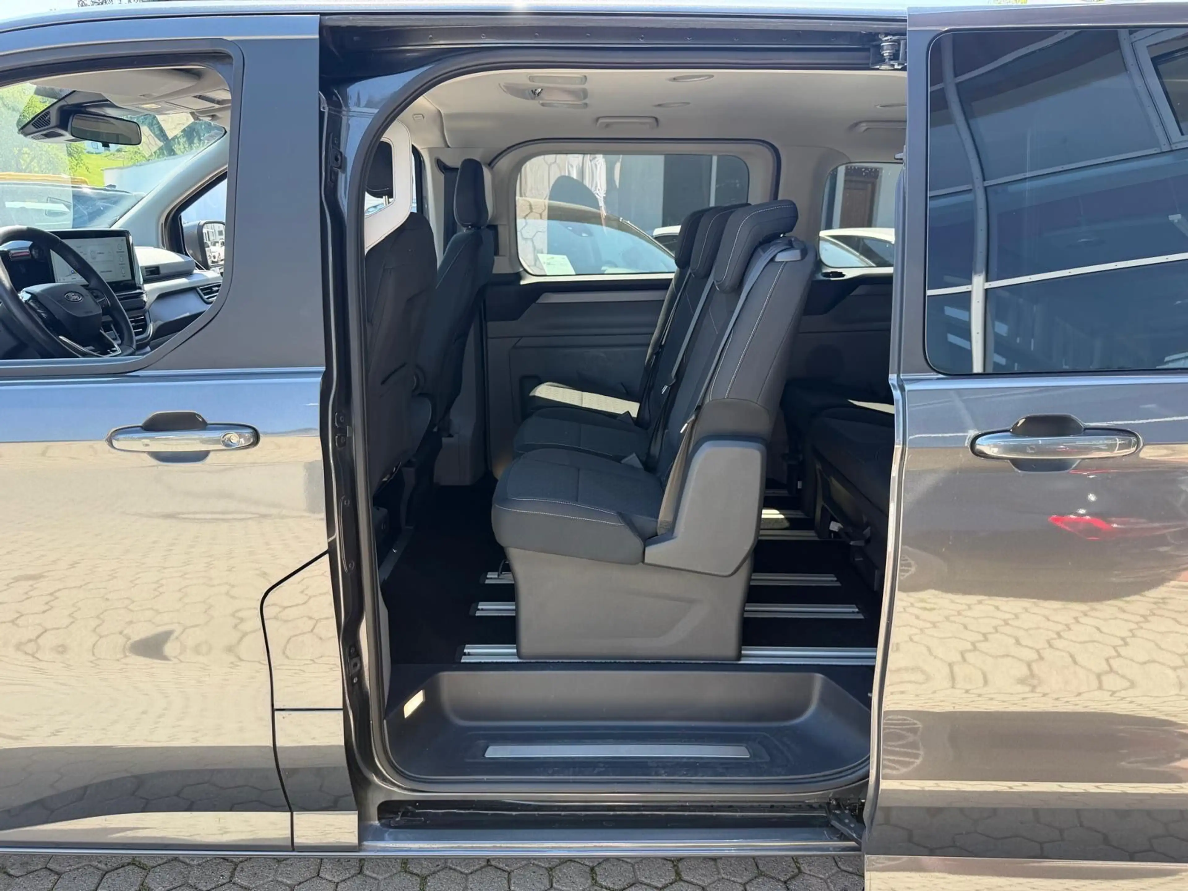 Ford Tourneo Custom Bus 320 L1 Tourneo Titanium AWD — photo 14