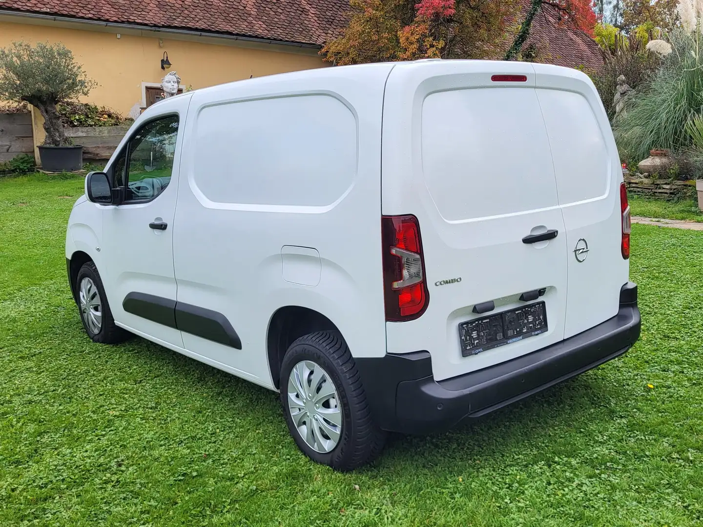 Opel Combo Combo Life 1,2 Direct Inj. Turbo Weiß - 2