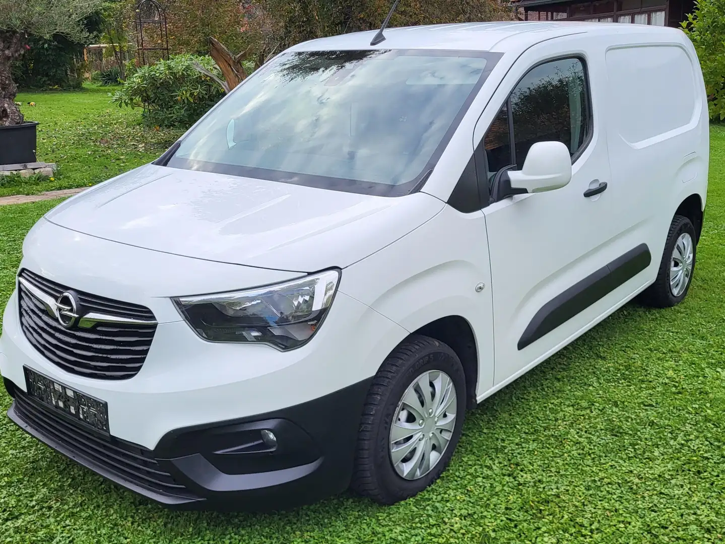 Opel Combo Combo Life 1,2 Direct Inj. Turbo Weiß - 1