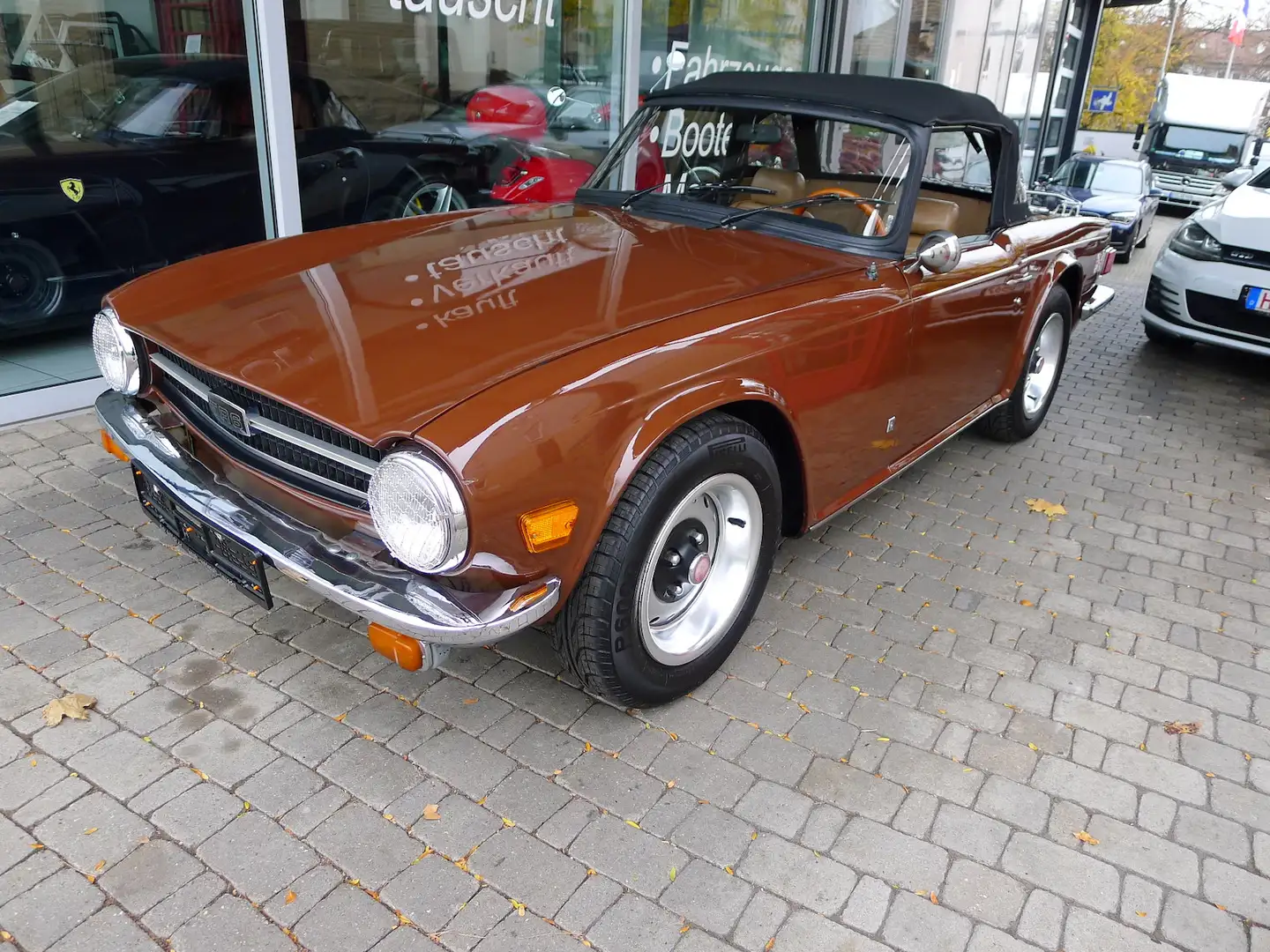 Triumph TR6 in außergewöhnlicher Farbkombi Braun - 2