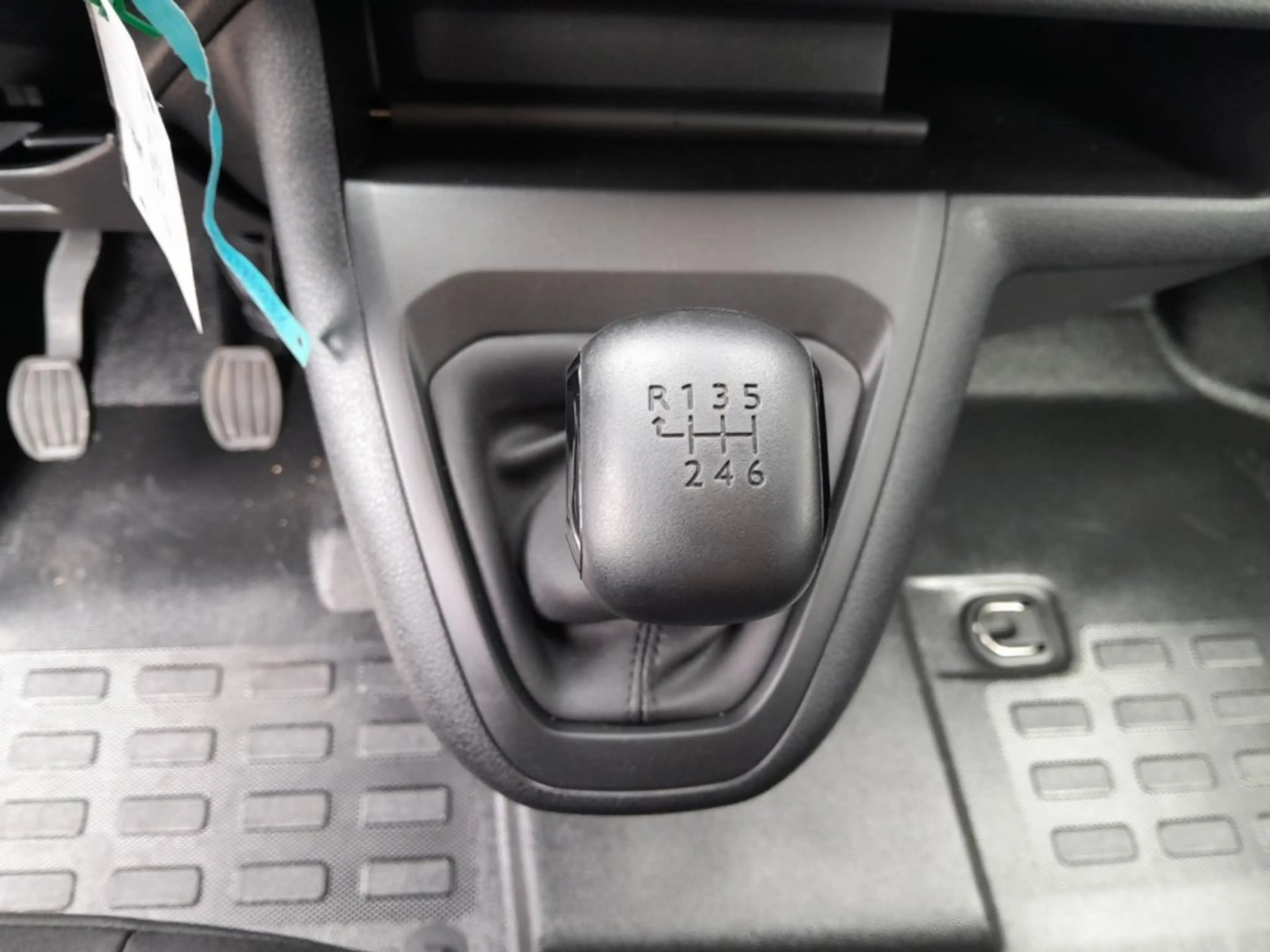Peugeot Expert L2 BlueHDi 120 S&S 6-Gang — photo 10