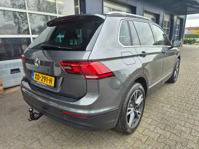 Volkswagen Tiguan view 2