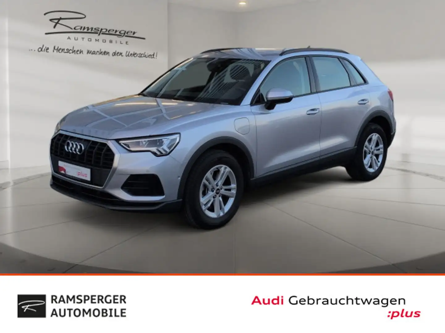 Audi Q3 45 TFSI e S tronic LED SHZ Kamera keyless Silber - 1