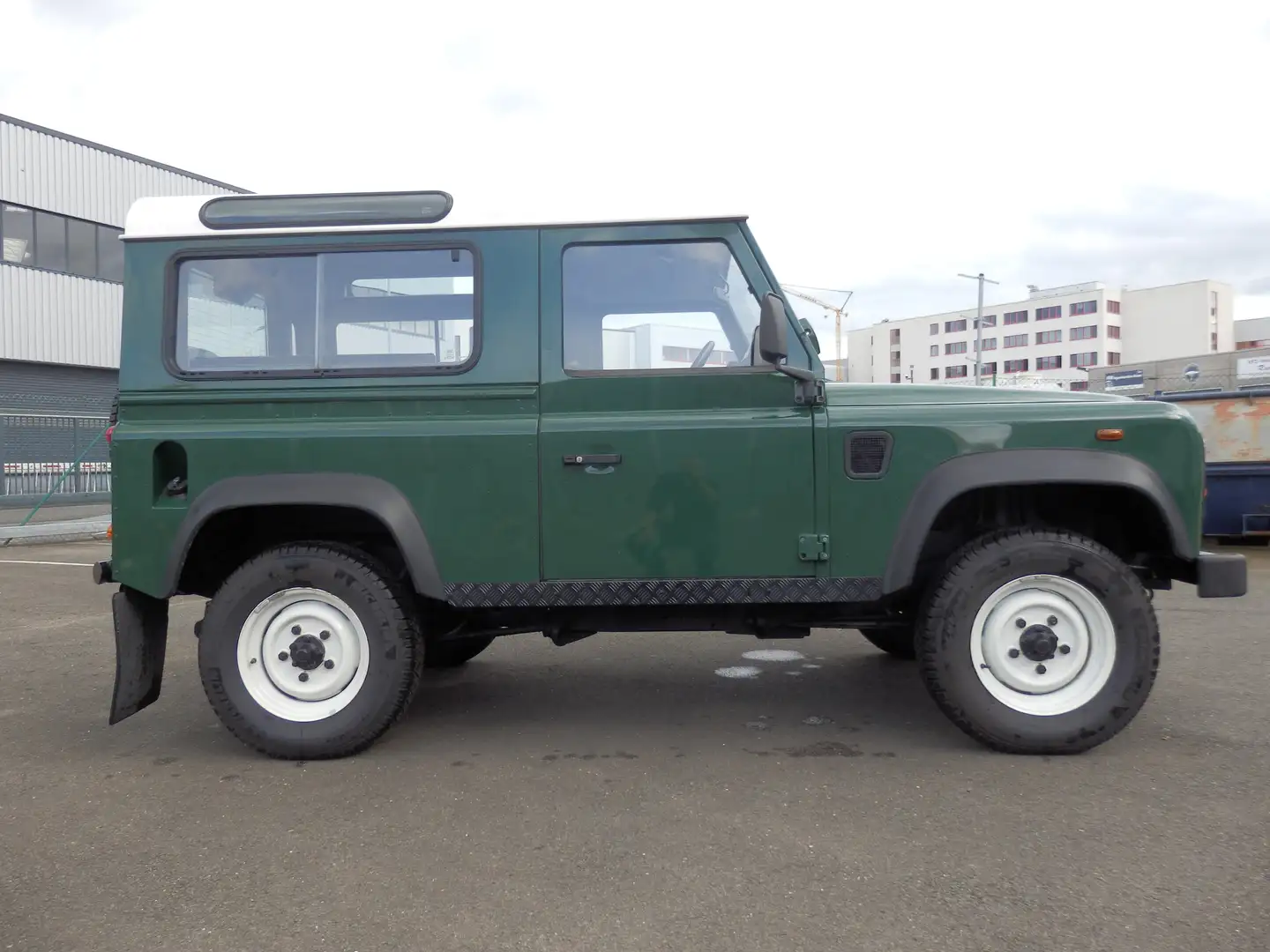 Land Rover Defender 90 Td5, 1. Hand, Servo, Klima, AHK, LED, 7 Sitzer Vert - 2