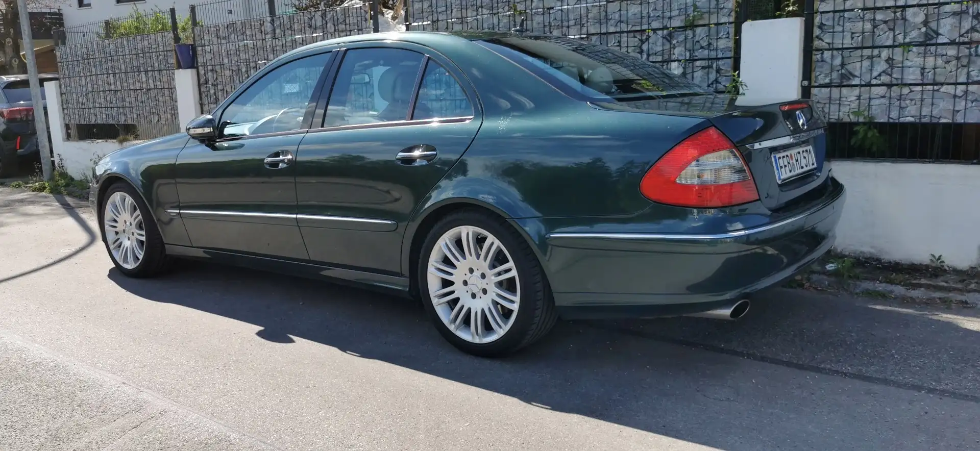 Mercedes-Benz E 500 7G-TRONIC Avantgarde HU /Insp /Reifen neu Grün - 1