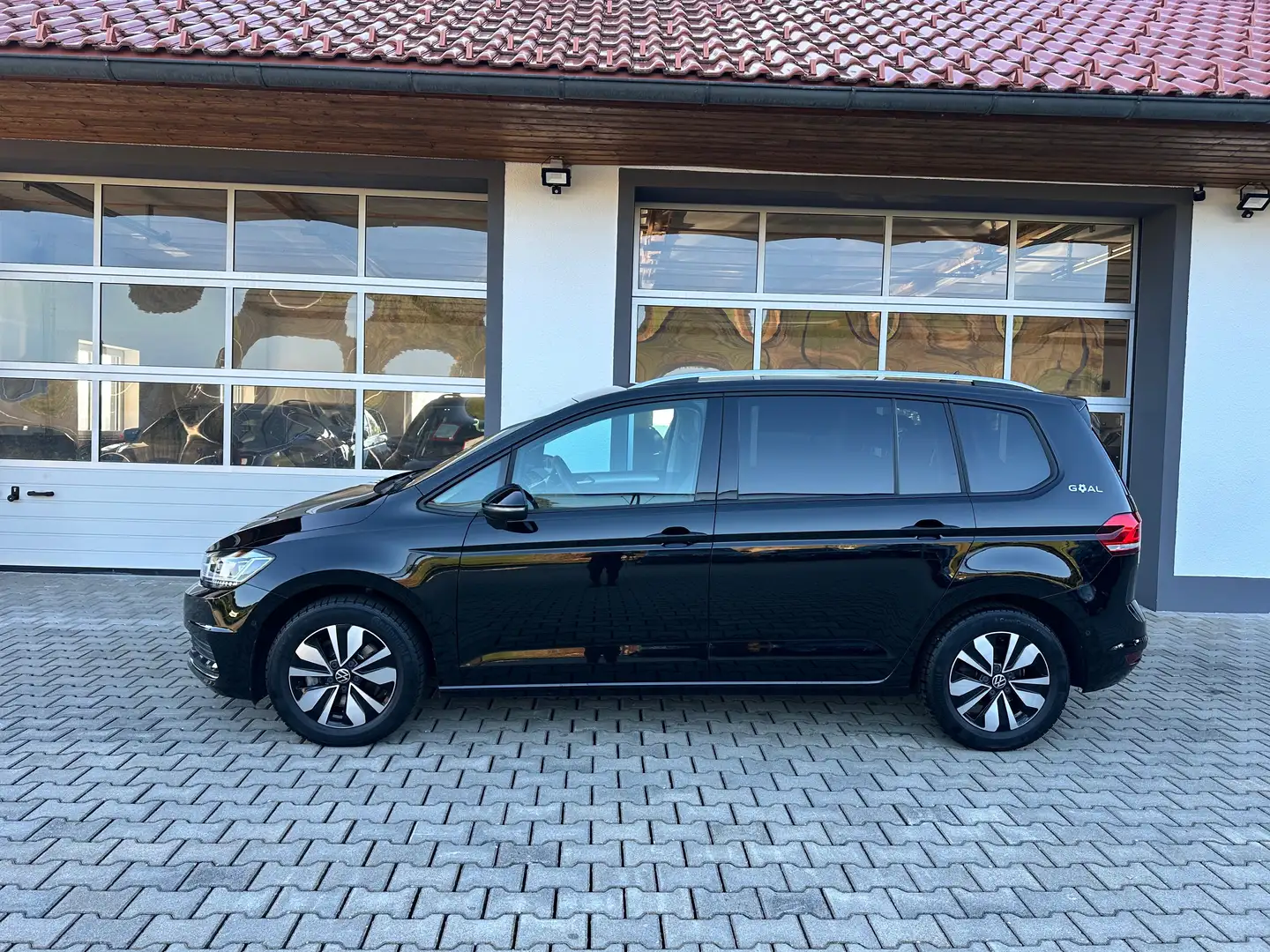 Volkswagen Touran 2,0 TDI DSG GOAL *7 Sitze*AHV*DIGITAL*WSS-HZ*LED*APP* Schwarz - 2