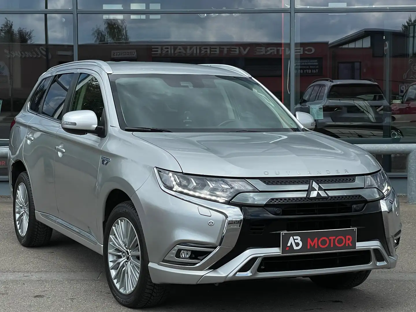 Mitsubishi Outlander 2.4i 4WD PHEV S-AWC TVAC CAMERA CARPLAY 1RE MAIN Zilver - 1