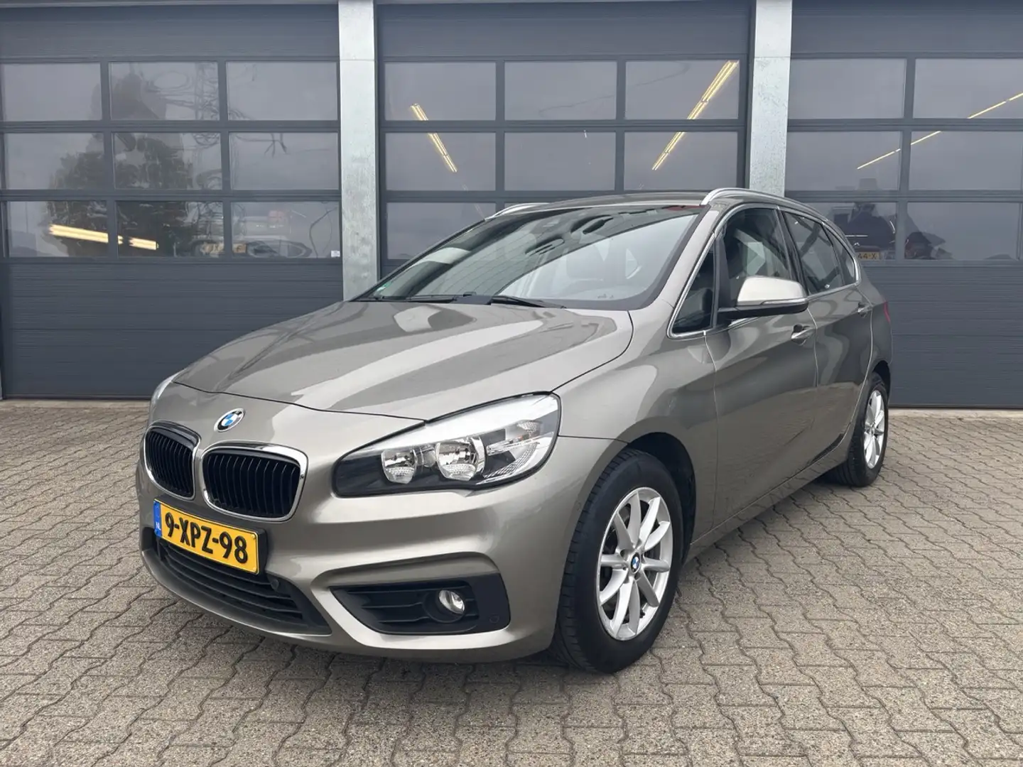 BMW 218 2-Serie Active Tour. 218i 136pk Executive Beige - 1