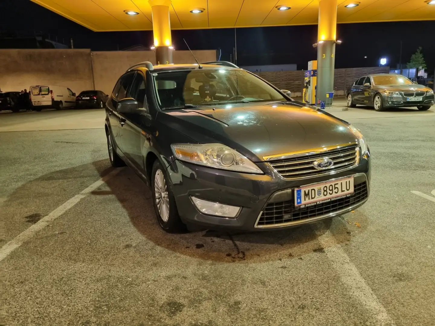 Ford Mondeo Traveller Ghia 2,0 TDCi DPF Grau - 1