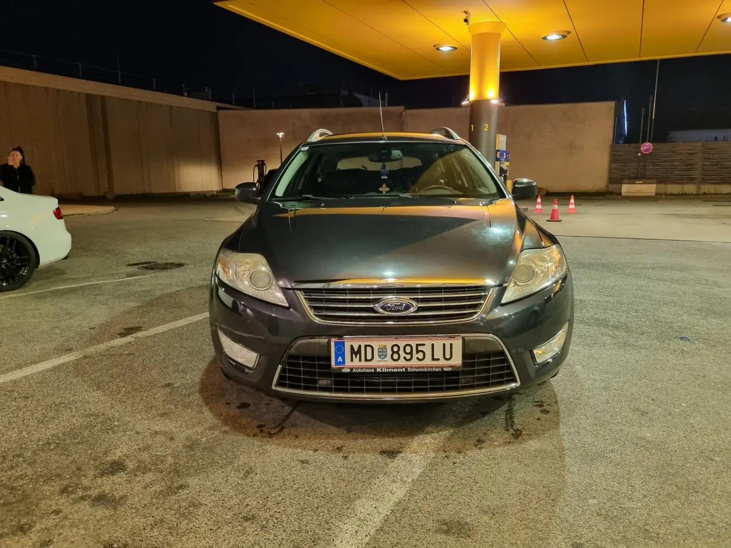 Ford Mondeo Traveller Ghia 2,0 TDCi DPF Grau - 2