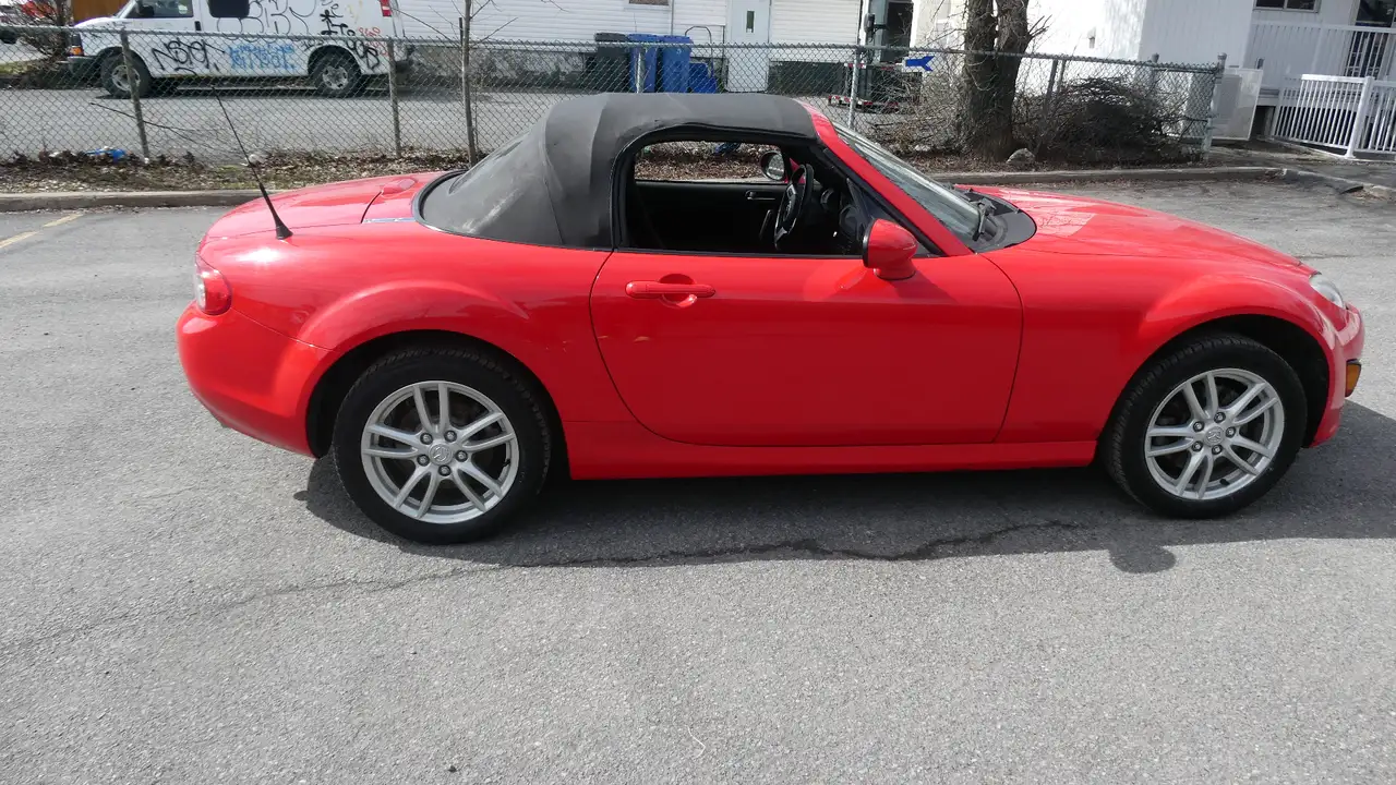 Mazda MX-5 Miata снимка Mazda MX-5 Miata