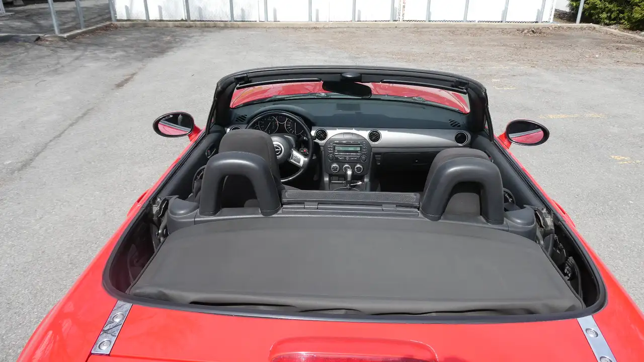 Mazda MX-5 Miata снимка Mazda MX-5 Miata