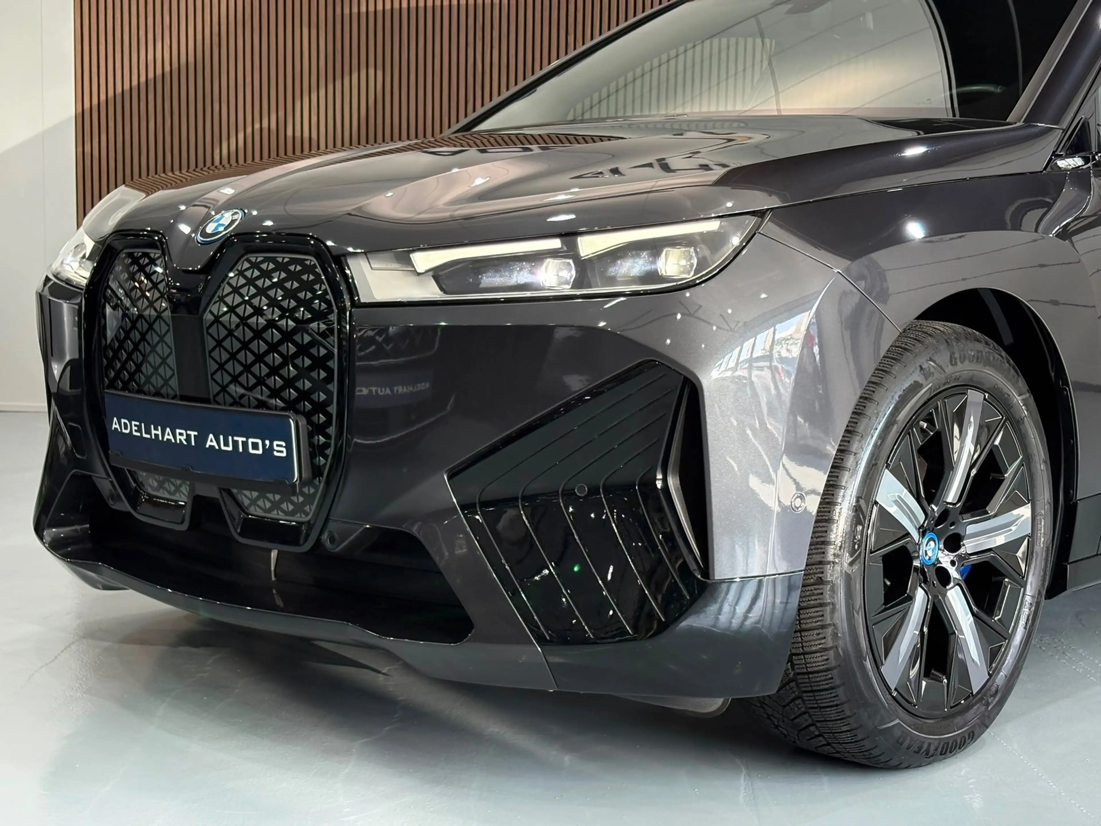 BMW iX XDrive50 Business Edition Plus 112 kWh / Panoramad — photo 10