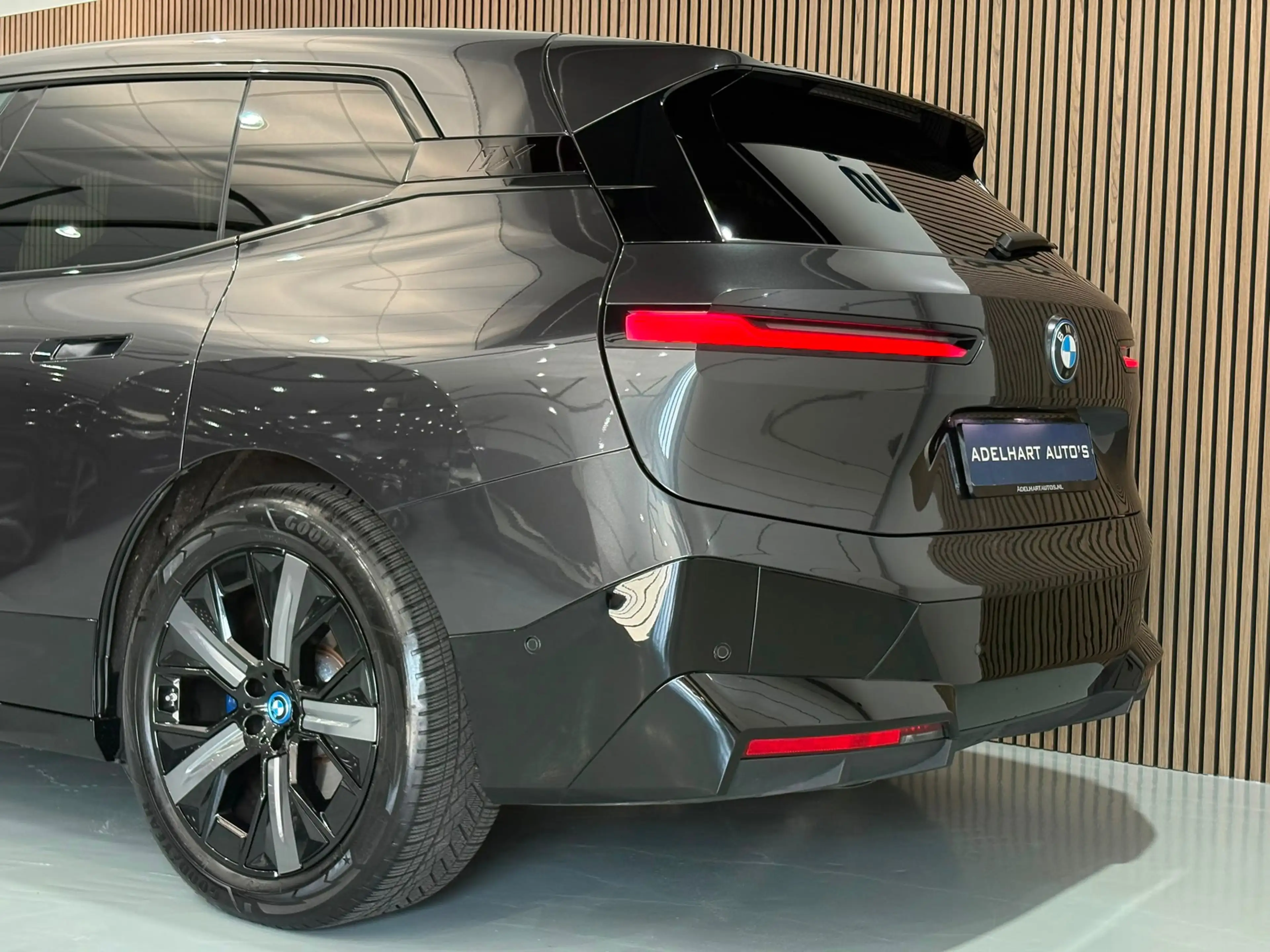 BMW iX XDrive50 Business Edition Plus 112 kWh / Panoramad — photo 12
