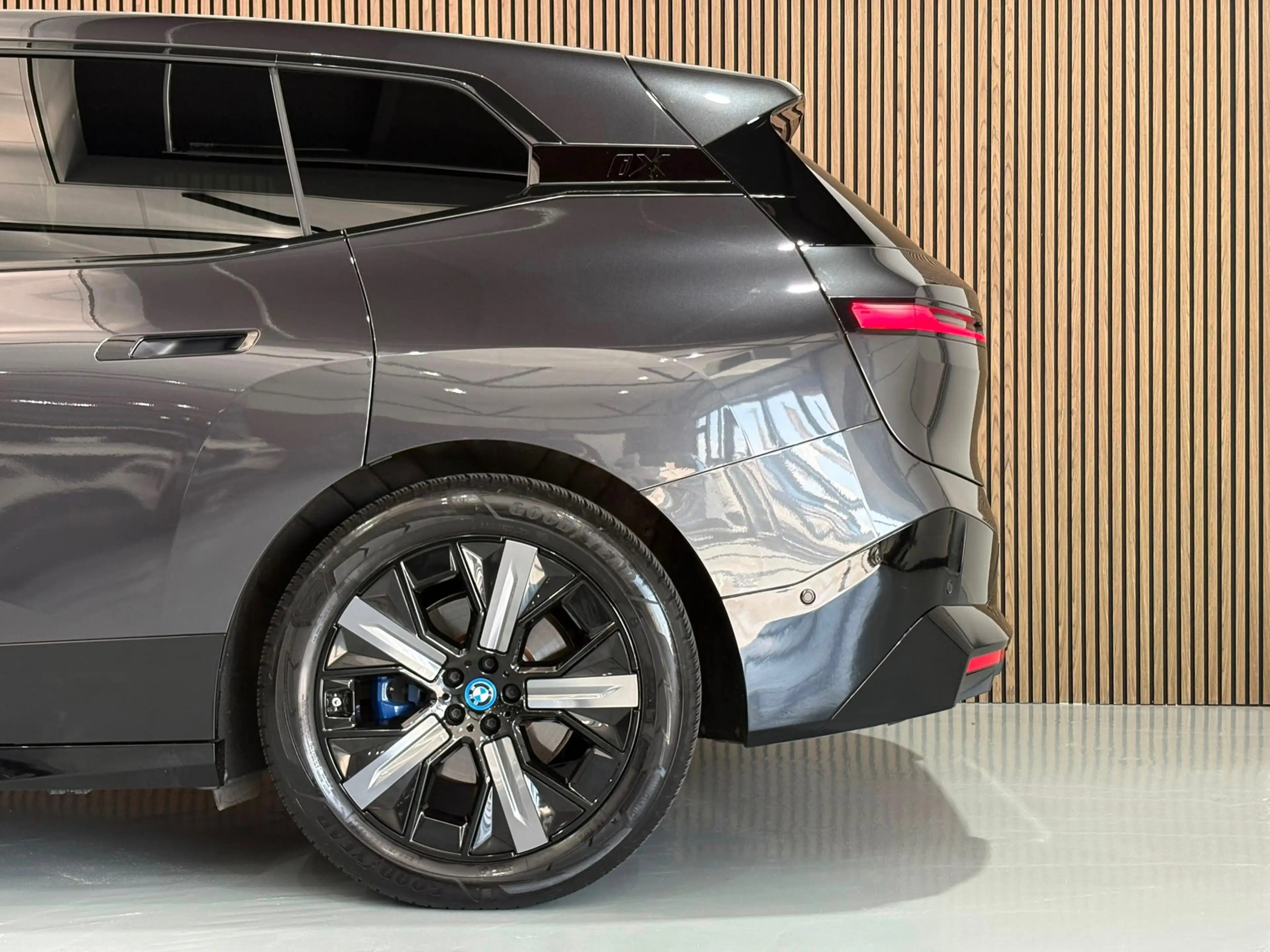 BMW iX XDrive50 Business Edition Plus 112 kWh / Panoramad — photo 11