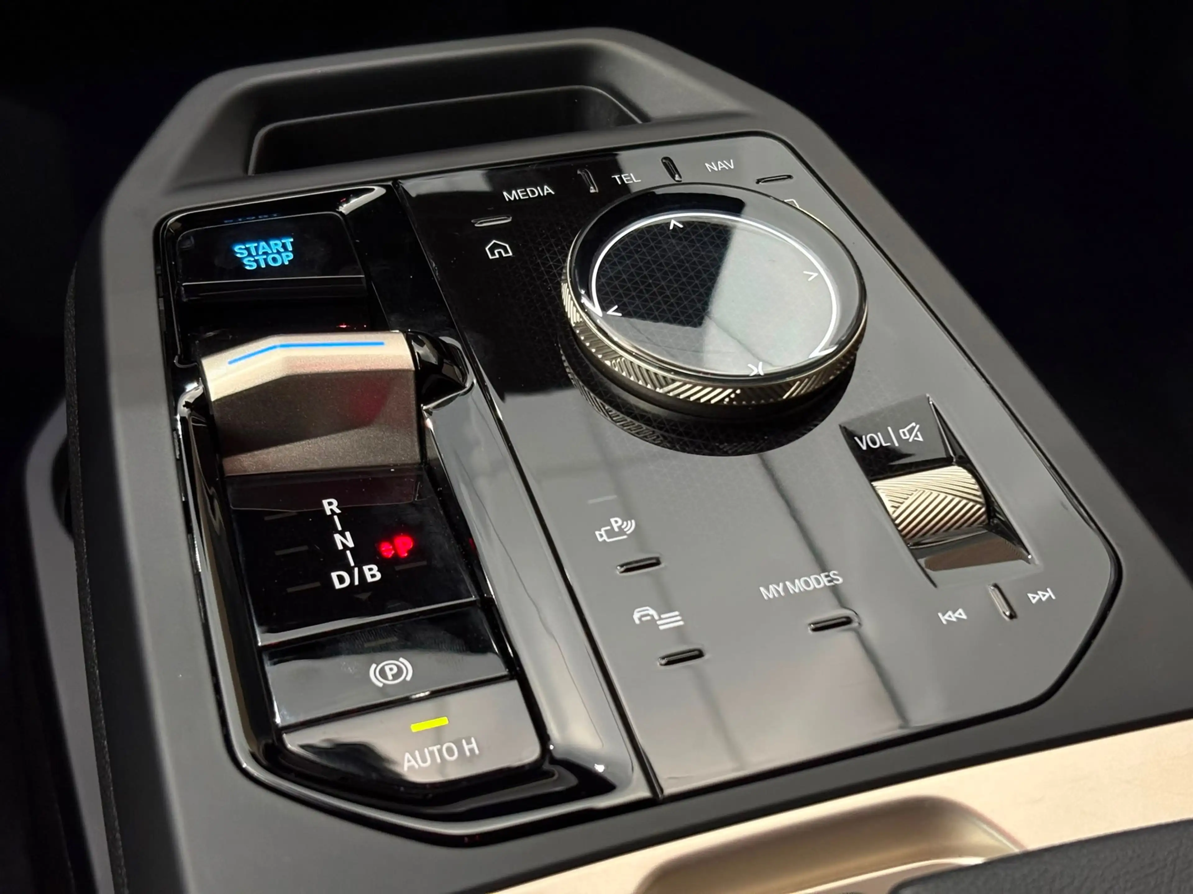BMW iX XDrive50 Business Edition Plus 112 kWh / Panoramad — photo 15