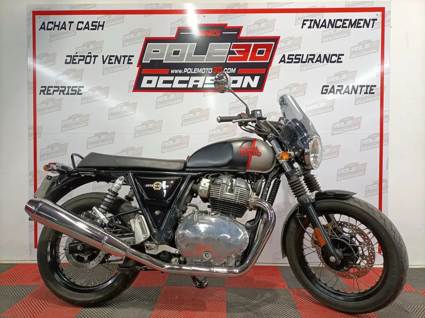 Royal Enfield Interceptor - 1