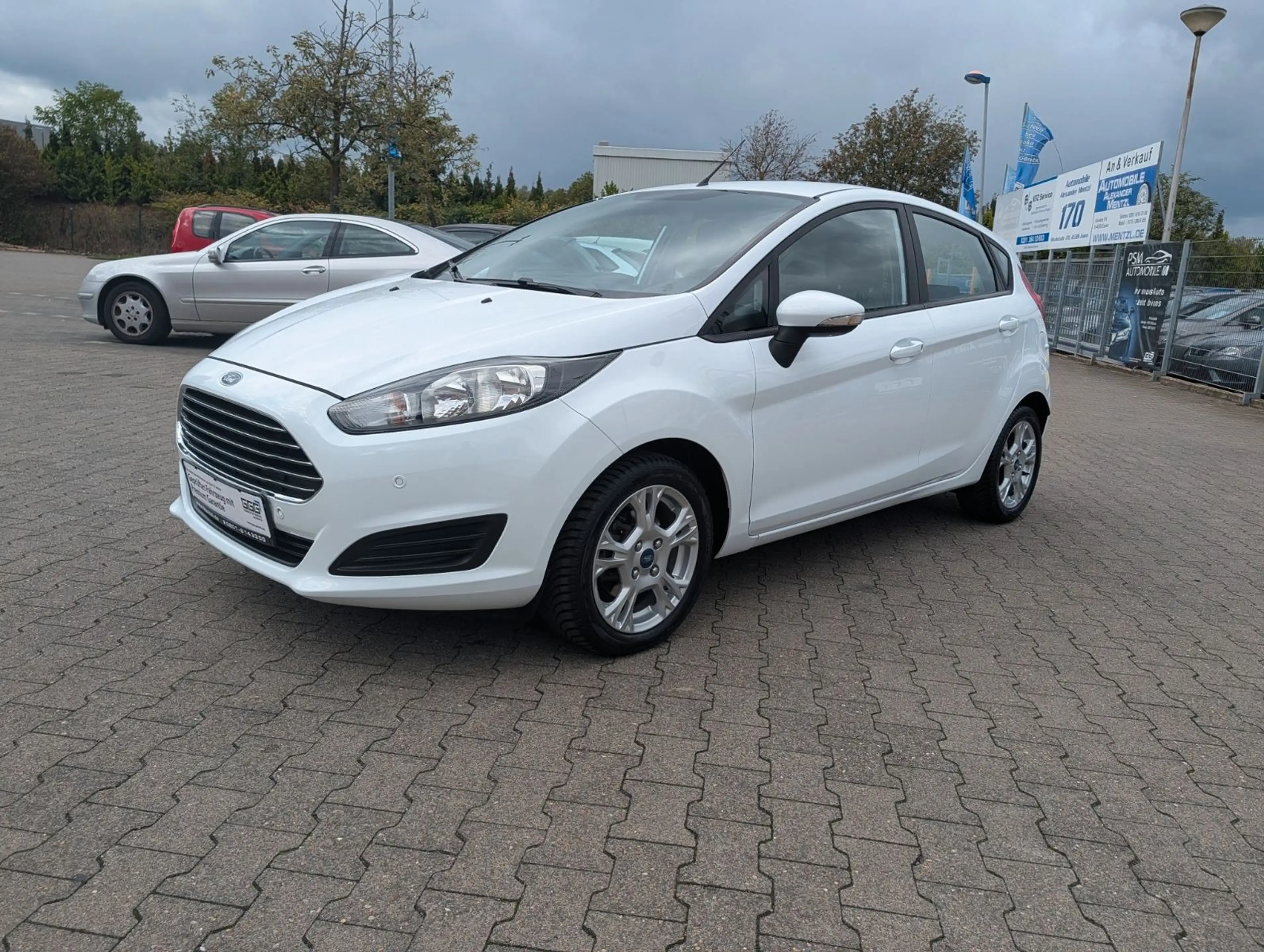 Ford Fiesta PowerShift GARANTIE KLIMA NAVI PDC TEMPOM