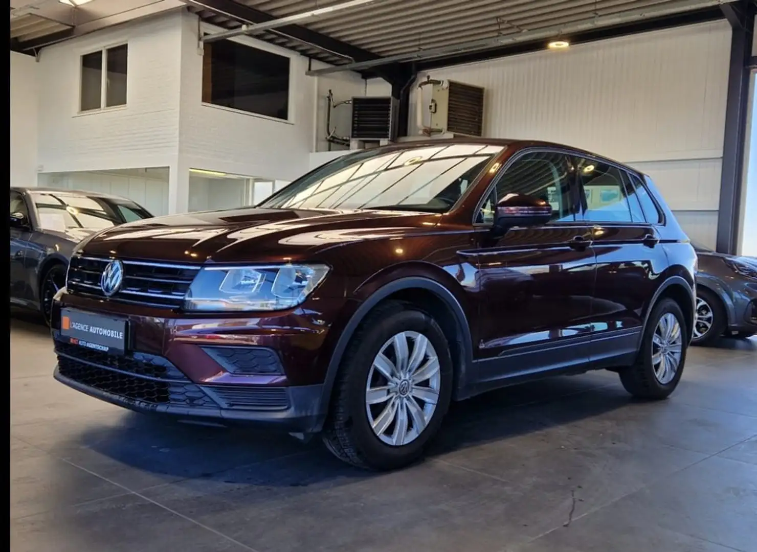 Volkswagen Tiguan Tiguan 2.0 TDI SCR Trendline Brown - 1