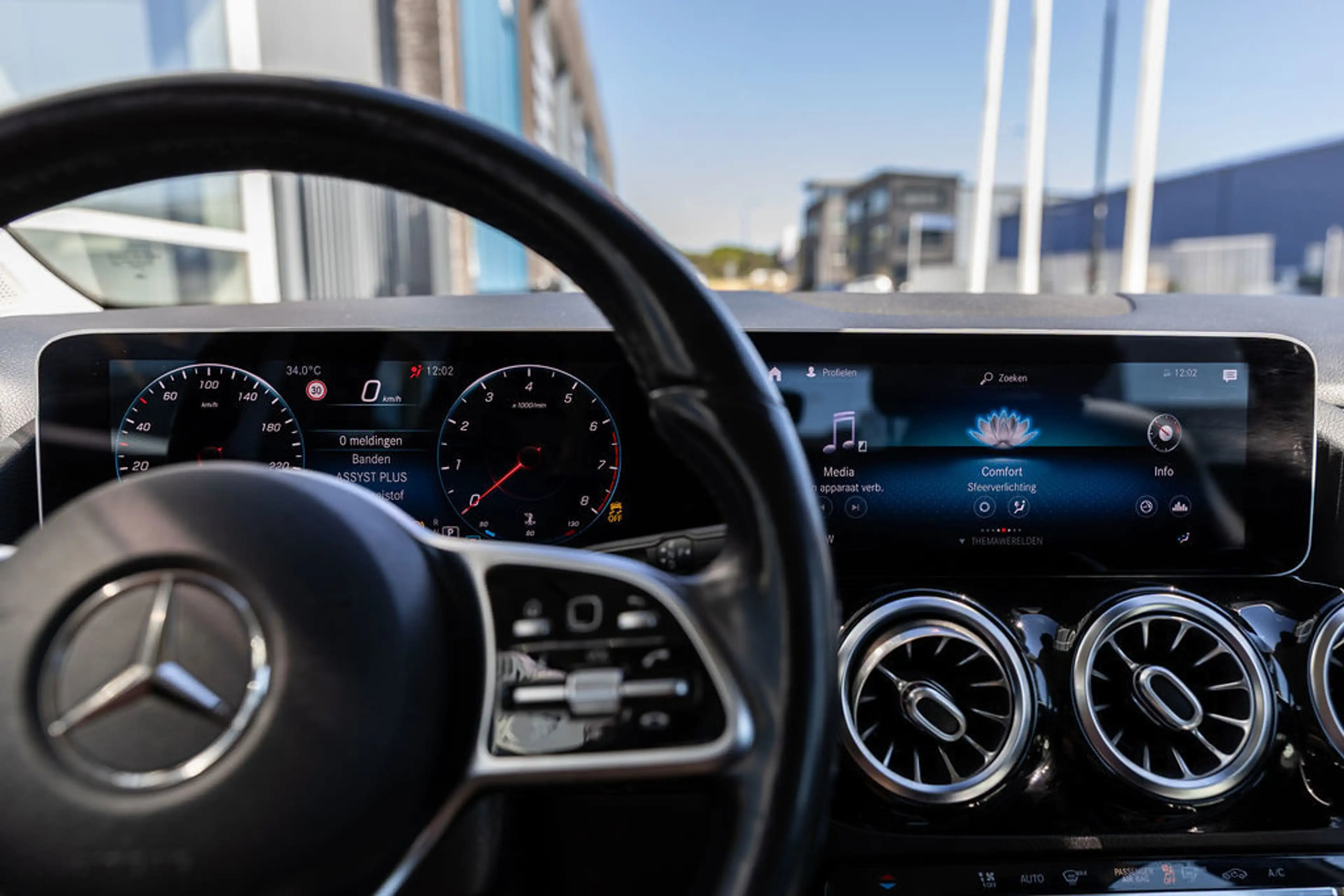 Mercedes-Benz B 180 Launch Edition — photo 21
