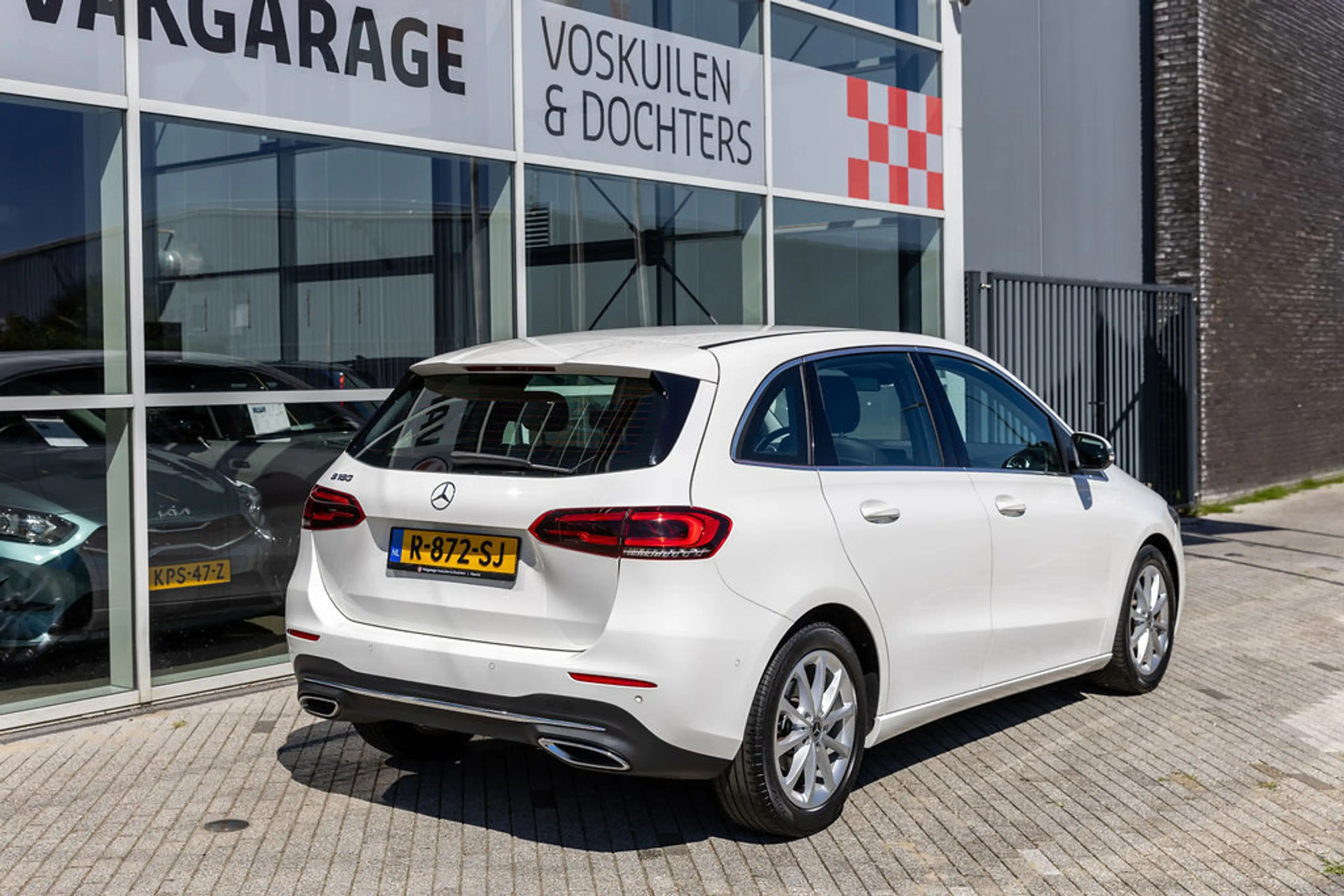 Mercedes-Benz B 180 Launch Edition — photo 49