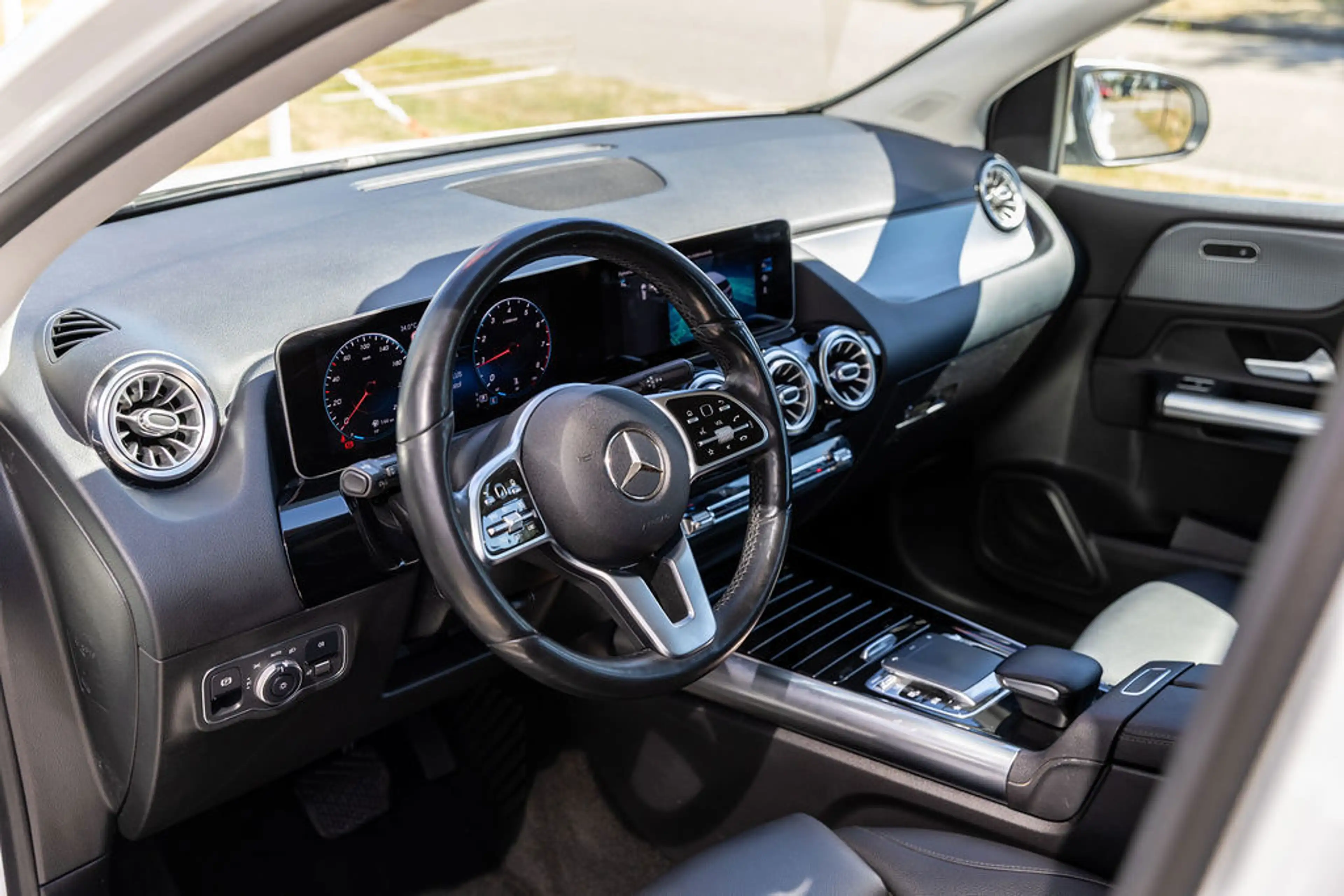Mercedes-Benz B 180 Launch Edition — photo 28