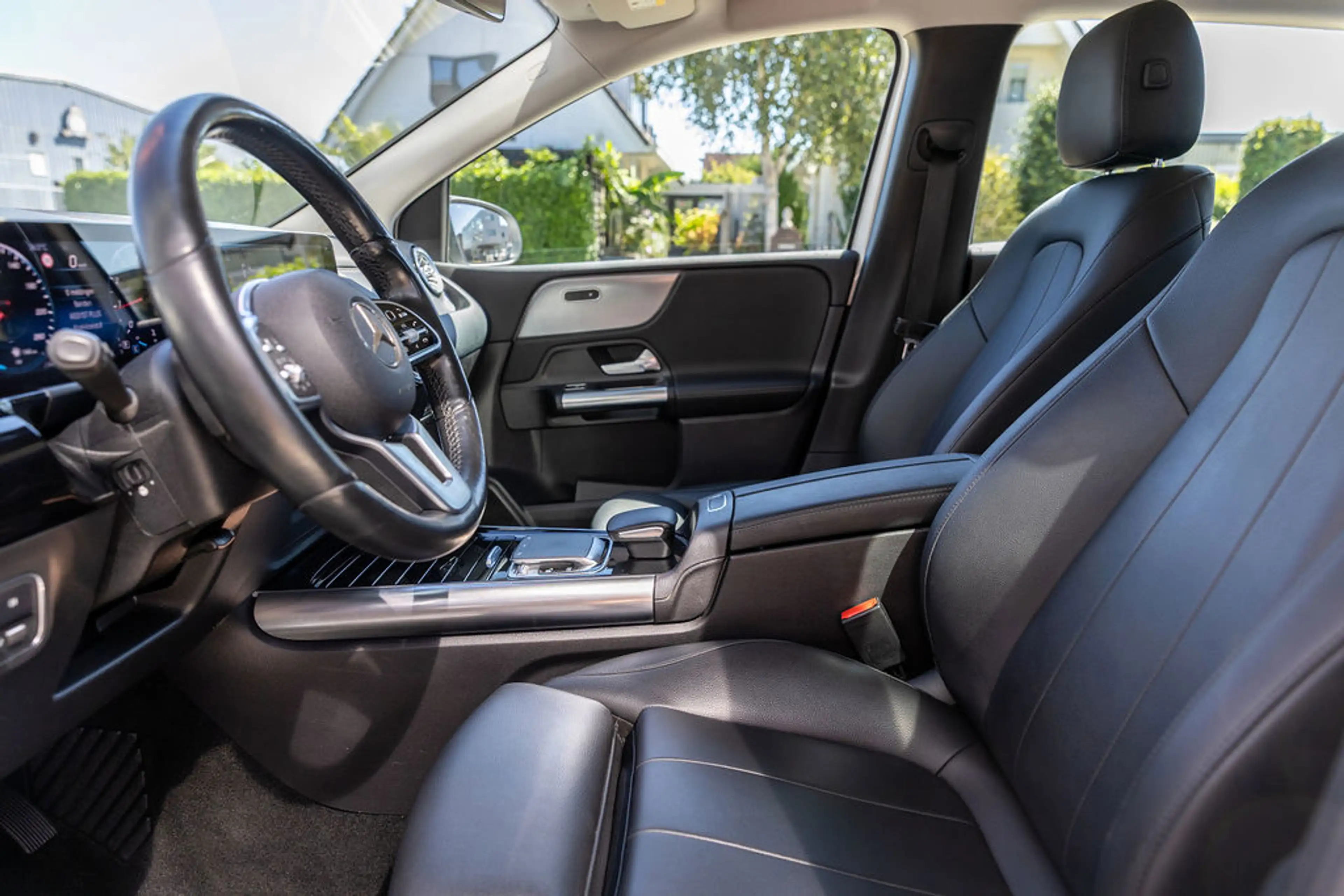 Mercedes-Benz B 180 Launch Edition — photo 29