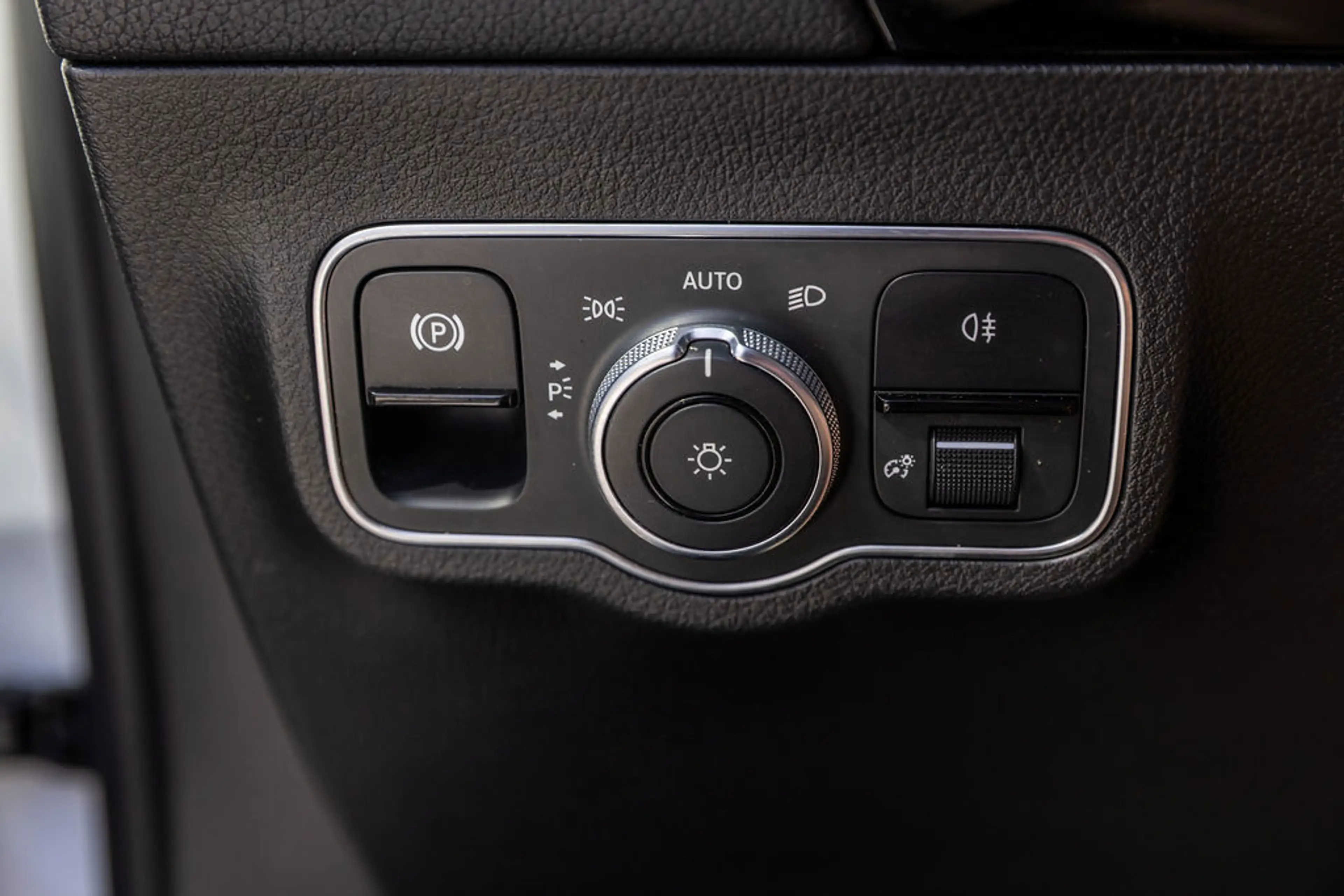 Mercedes-Benz B 180 Launch Edition — photo 19
