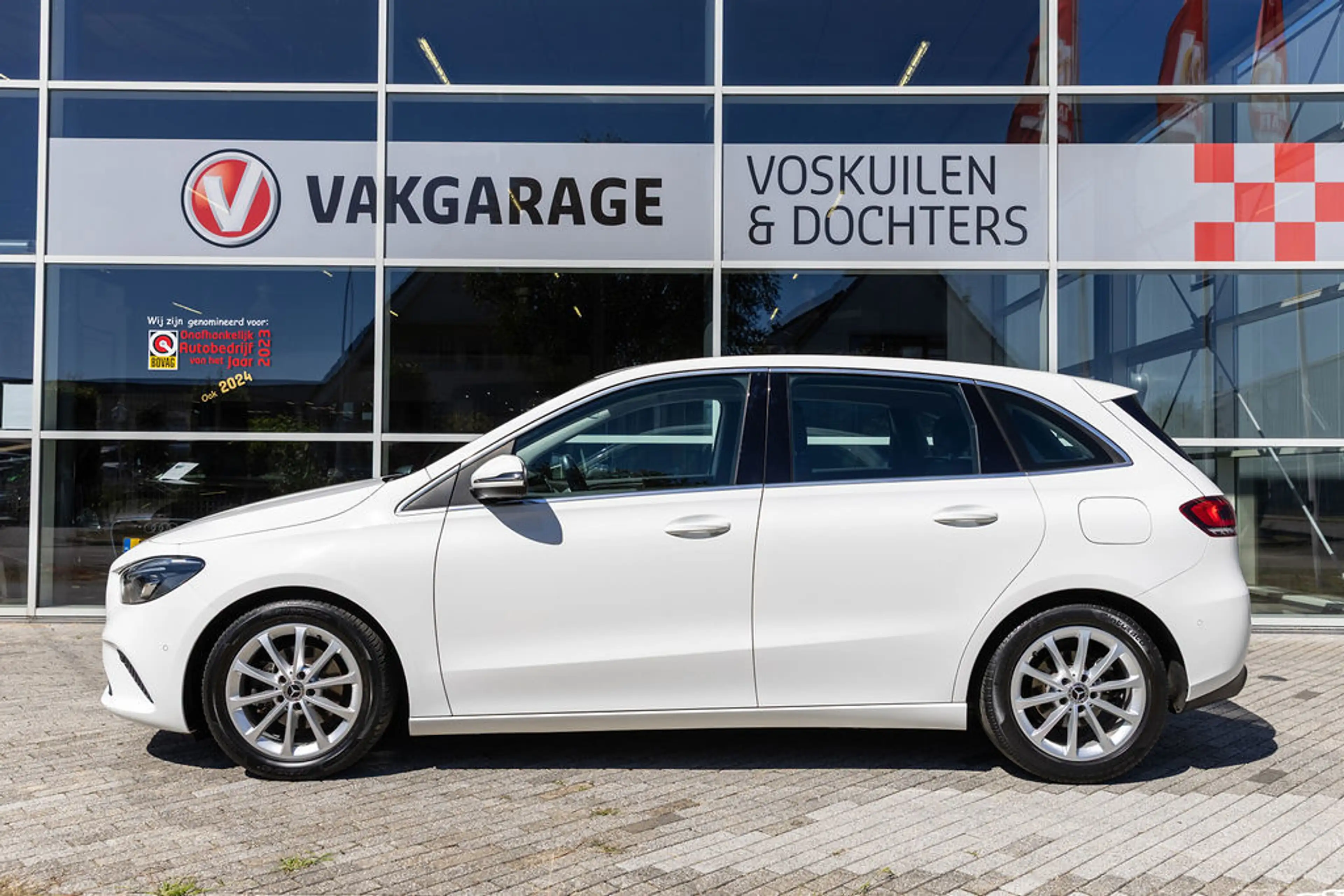 Mercedes-Benz B 180 Launch Edition — photo 2