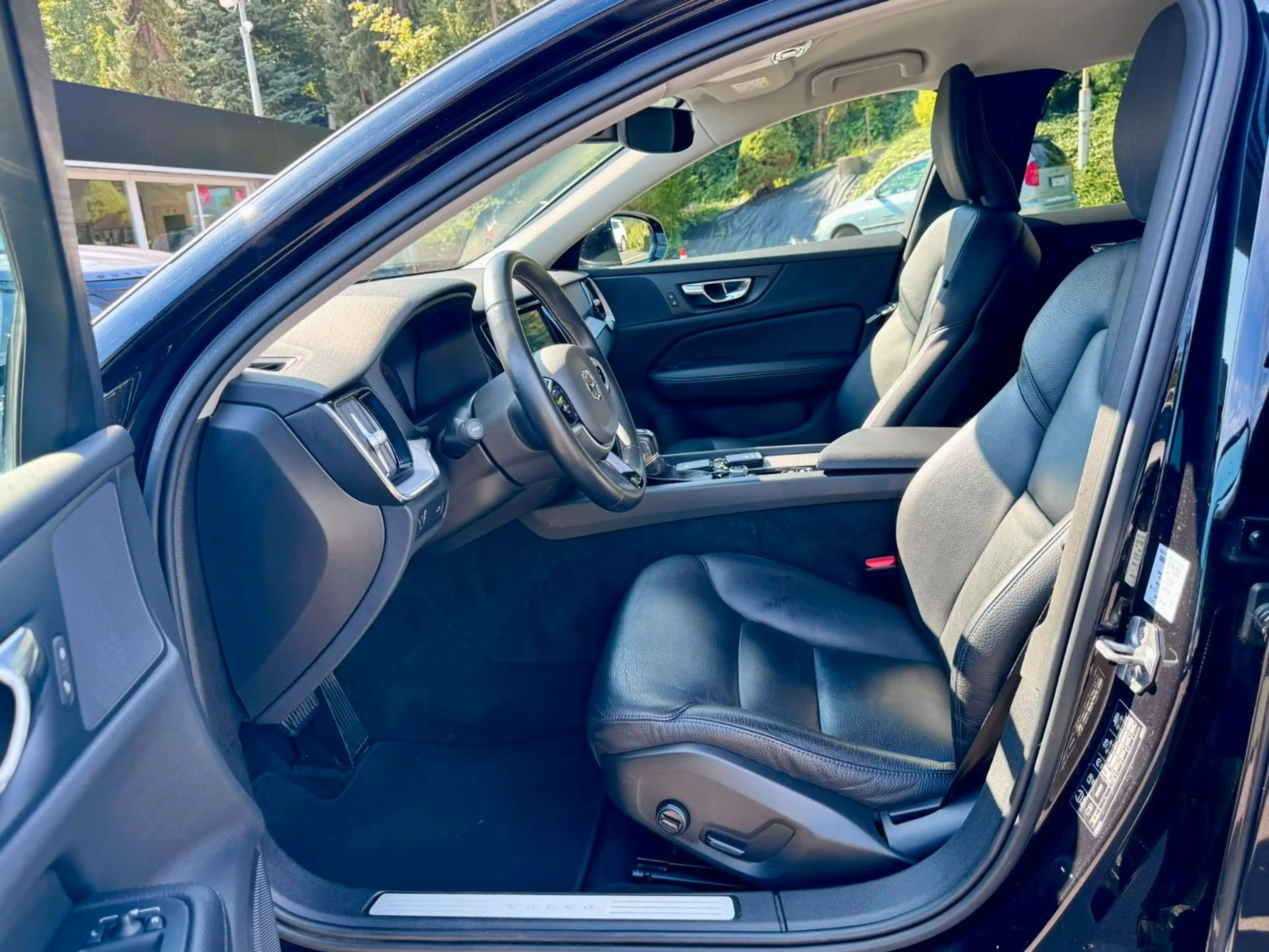 Volvo V60 D3 Momentum Pro*IntelliSafe PRO*KAM*LEDER* — photo 11