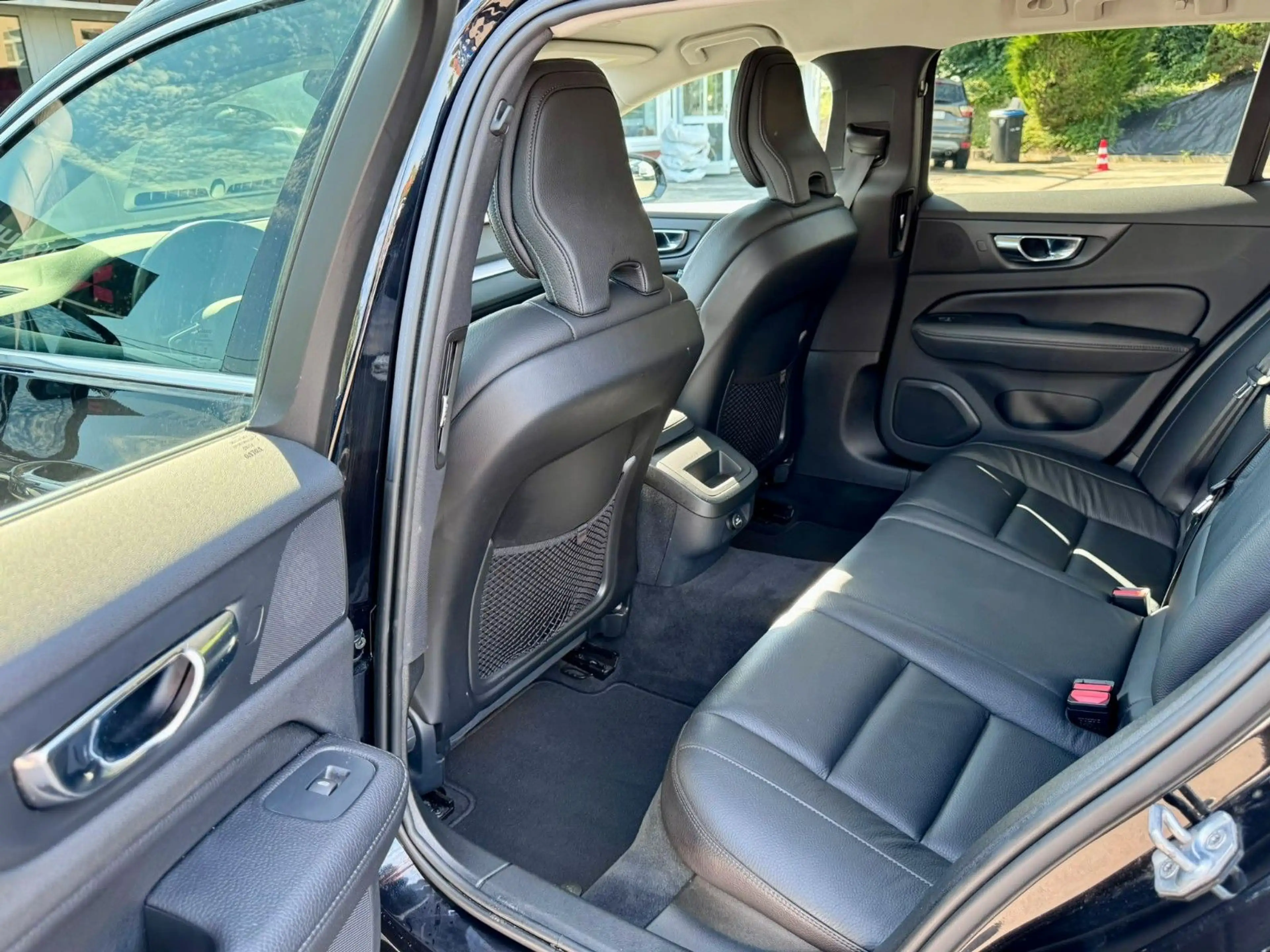 Volvo V60 D3 Momentum Pro*IntelliSafe PRO*KAM*LEDER* — photo 10
