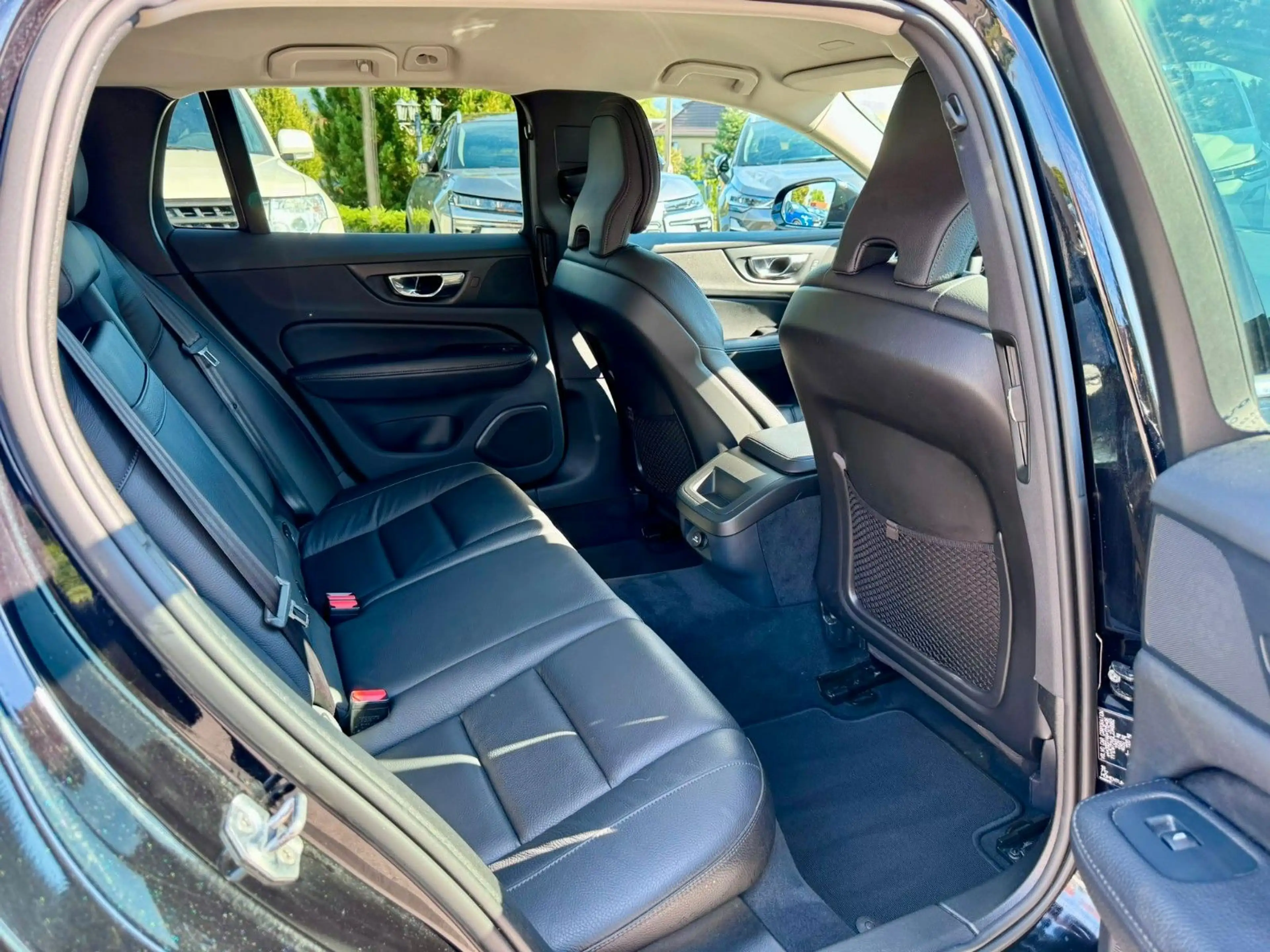 Volvo V60 D3 Momentum Pro*IntelliSafe PRO*KAM*LEDER* — photo 14