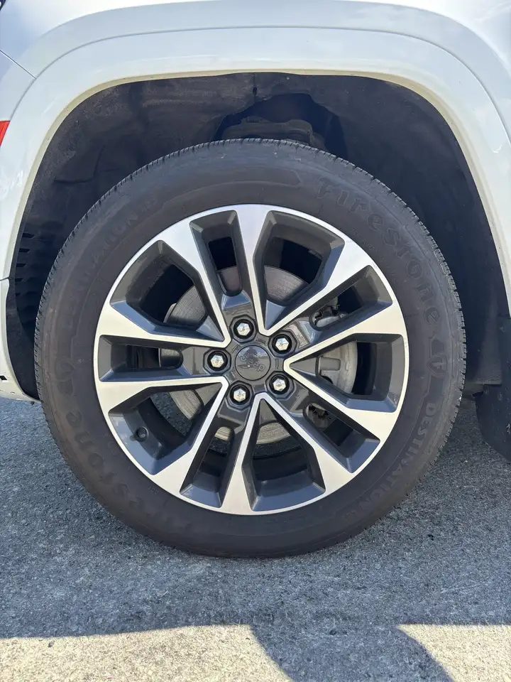 Jeep Grand Cherokee снимка Jeep Grand Cherokee