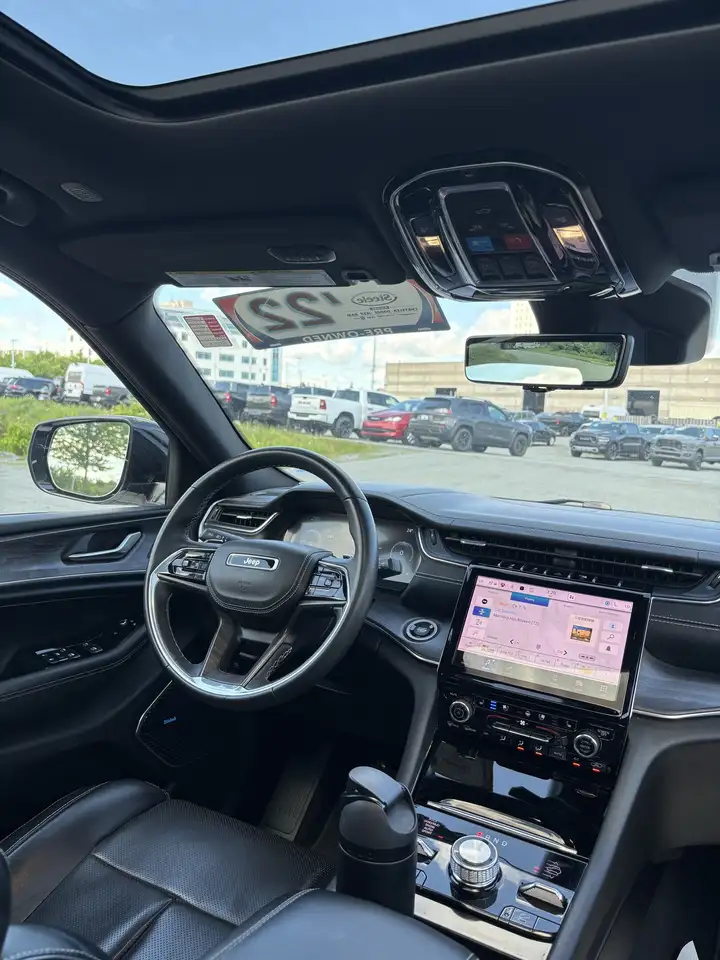 Jeep Grand Cherokee снимка Jeep Grand Cherokee