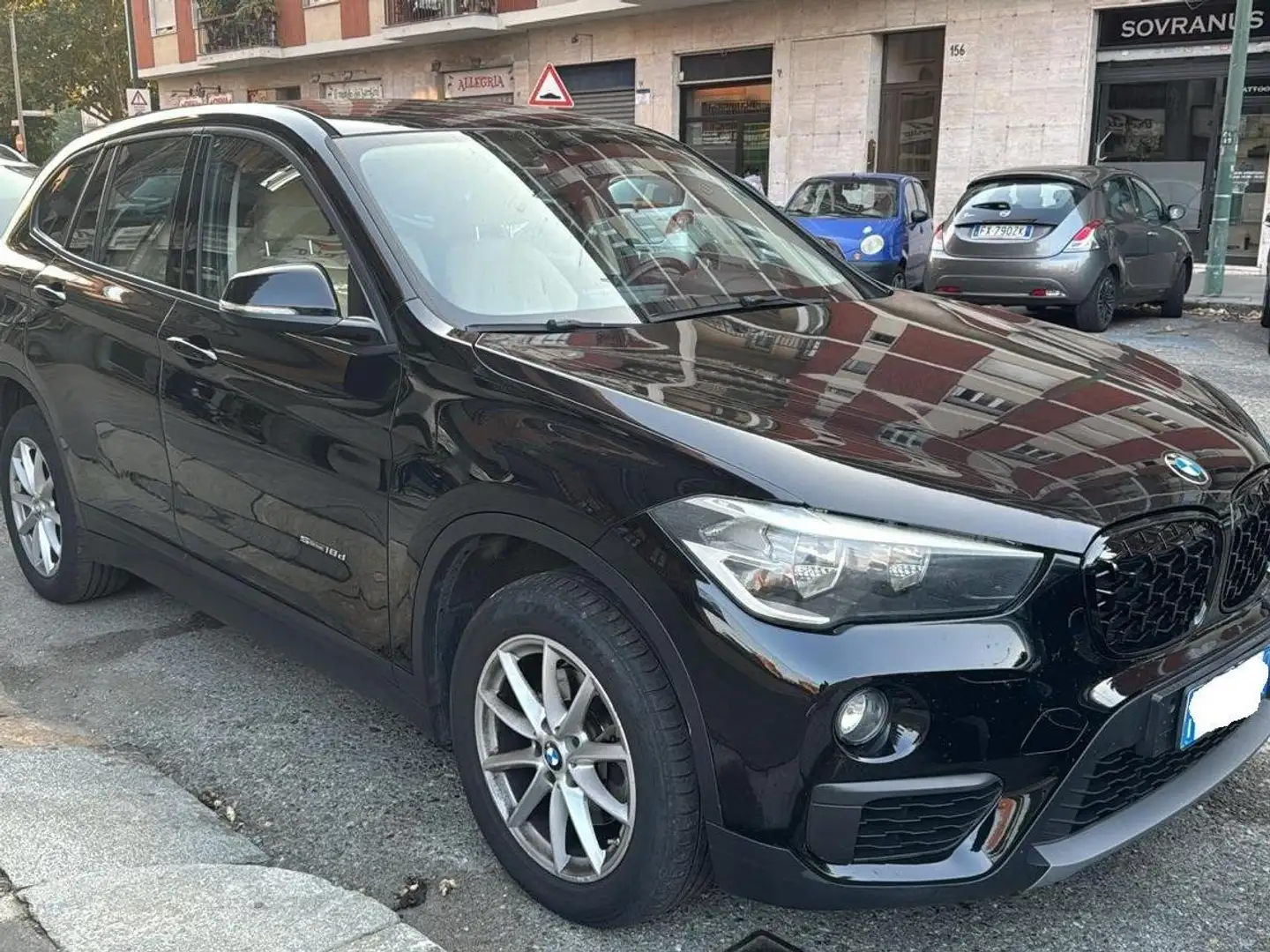 BMW X1 F48 sdrive18d Business auto/interni pelle beige Noir - 2