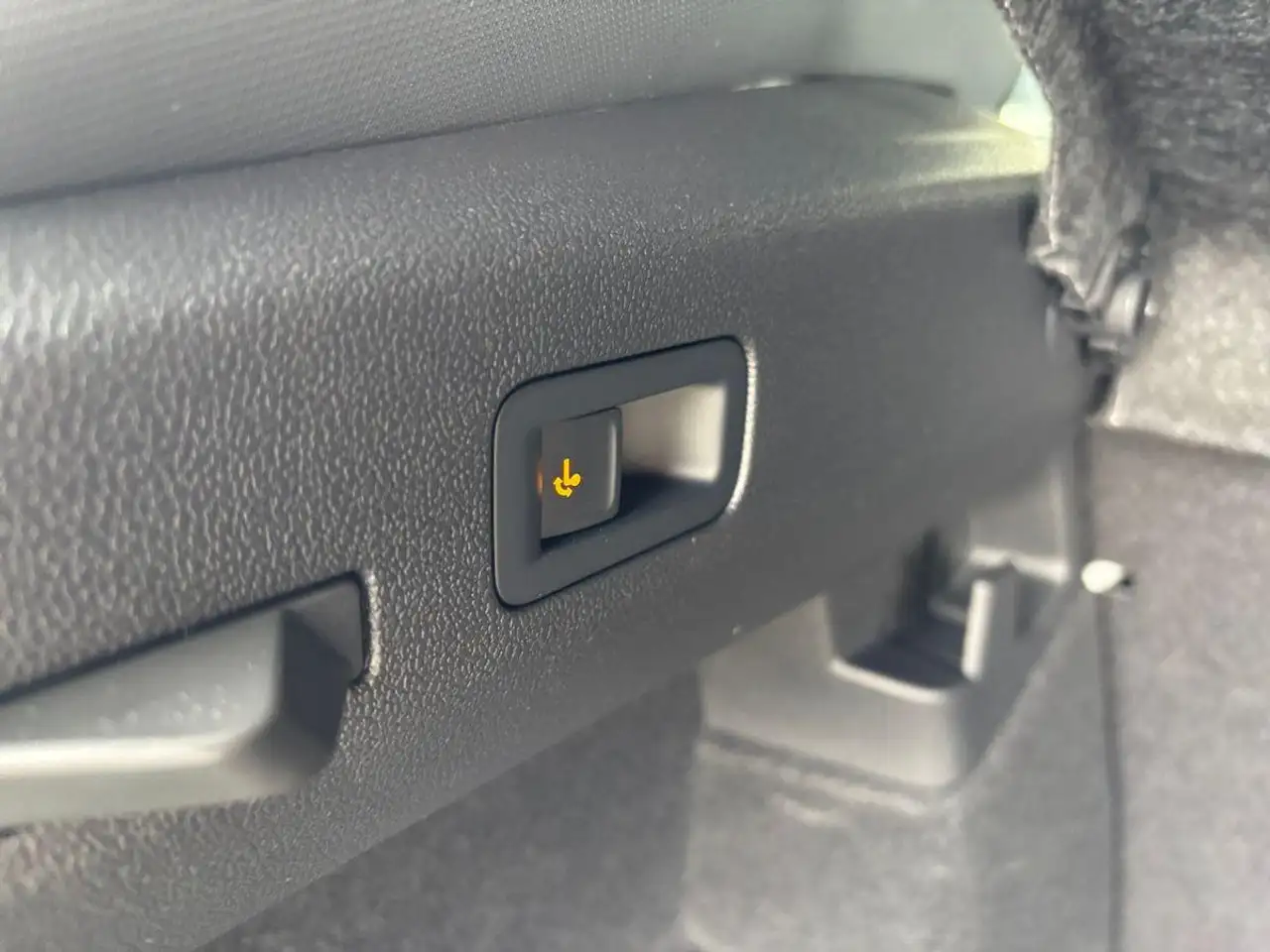 Volkswagen T-Roc 1.5 eTSI DSG R-LINE NEUES MODELL+AHK+KAM 18