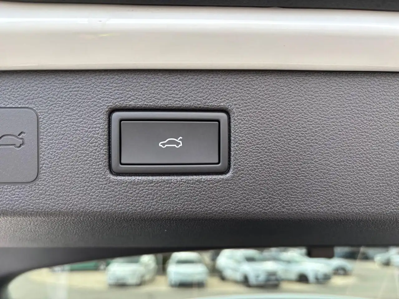 Volkswagen T-Roc 1.5 eTSI DSG R-LINE NEUES MODELL+AHK+KAM 17