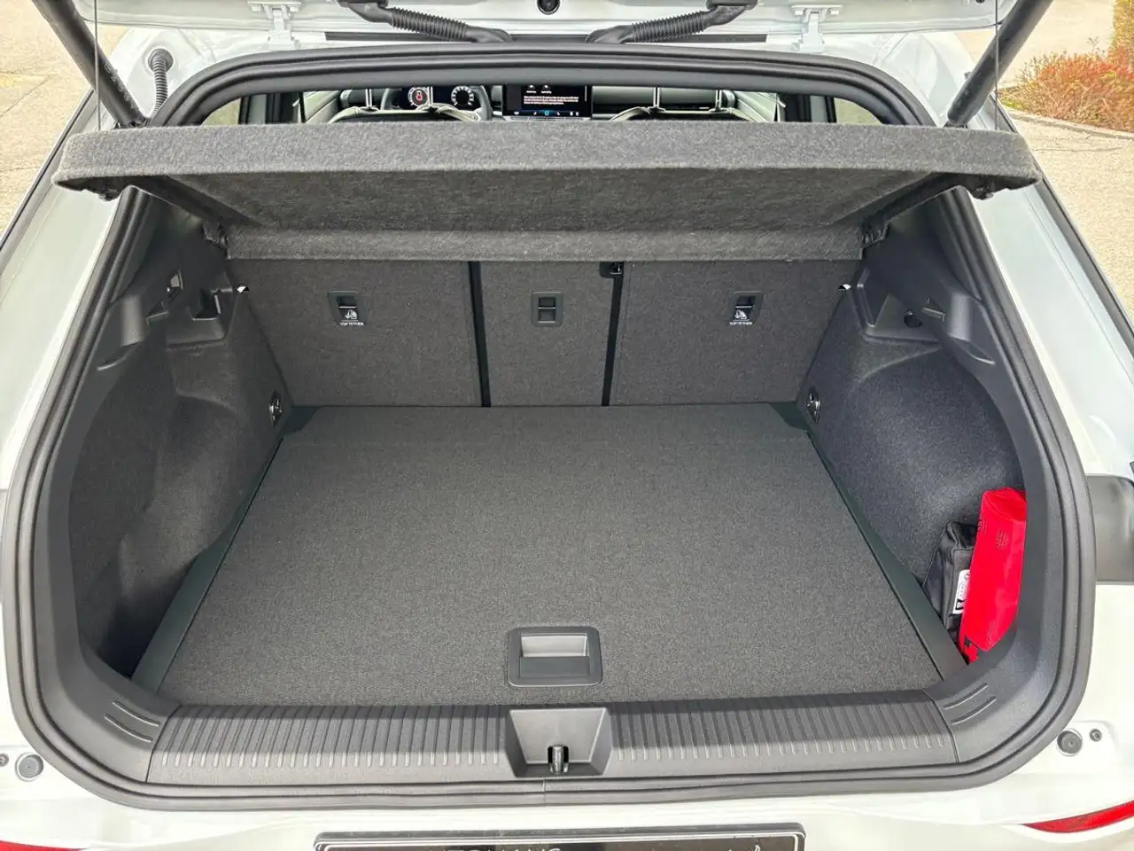 Volkswagen T-Roc 1.5 eTSI DSG R-LINE NEUES MODELL+AHK+KAM 16