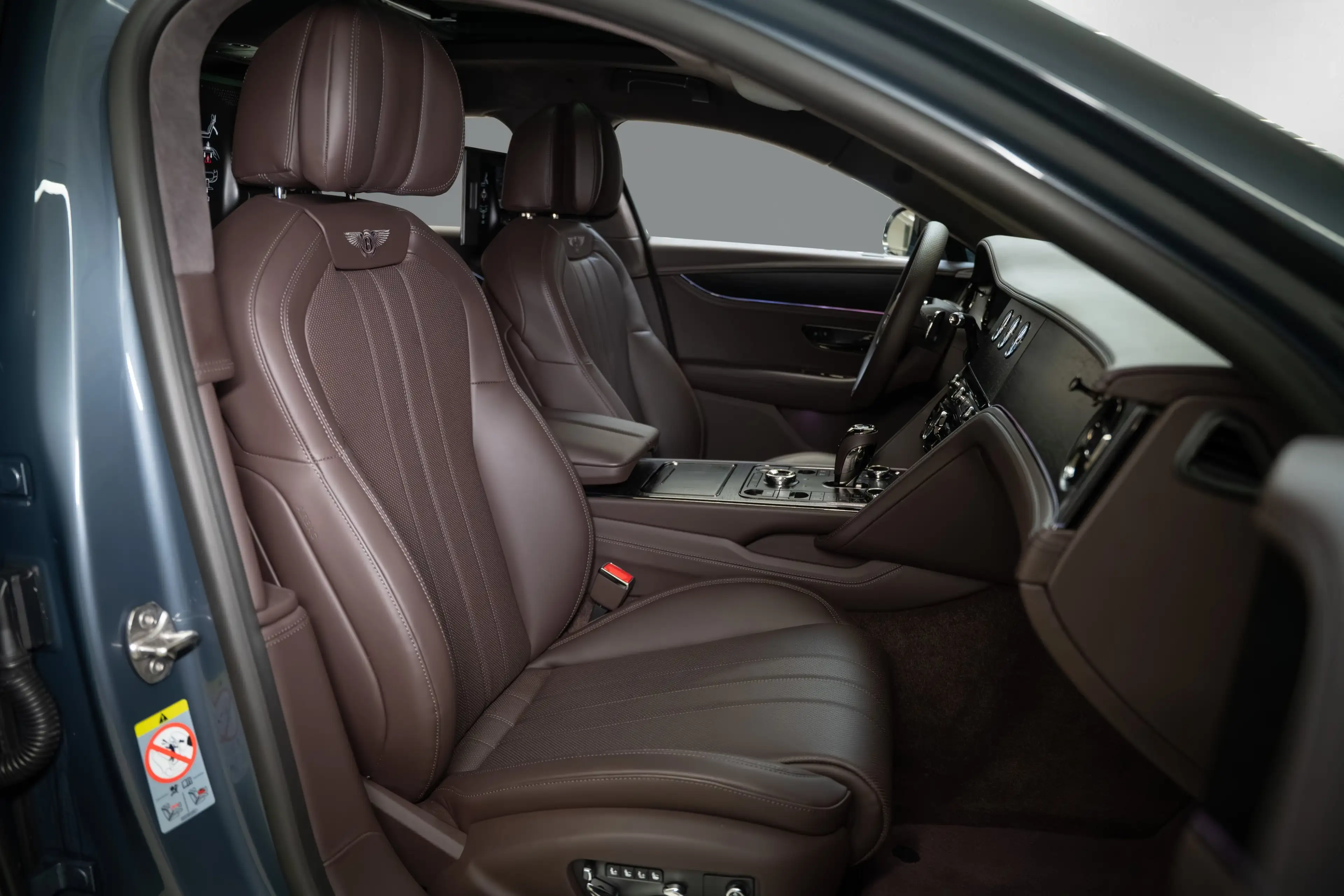 Bentley Flying Spur V8 Hybrid MY26 — photo 10